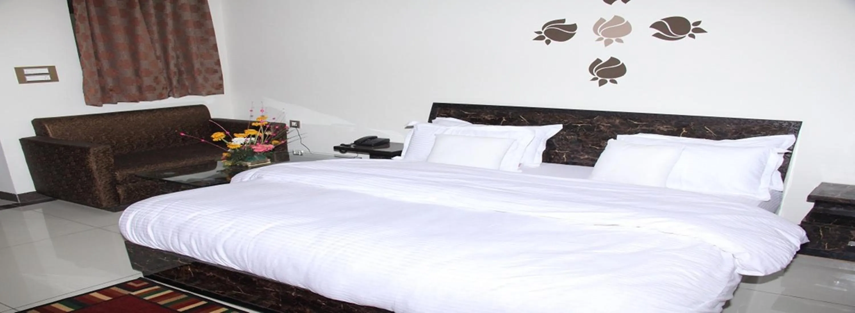 Bedroom, Bed in Hotel Sukoon