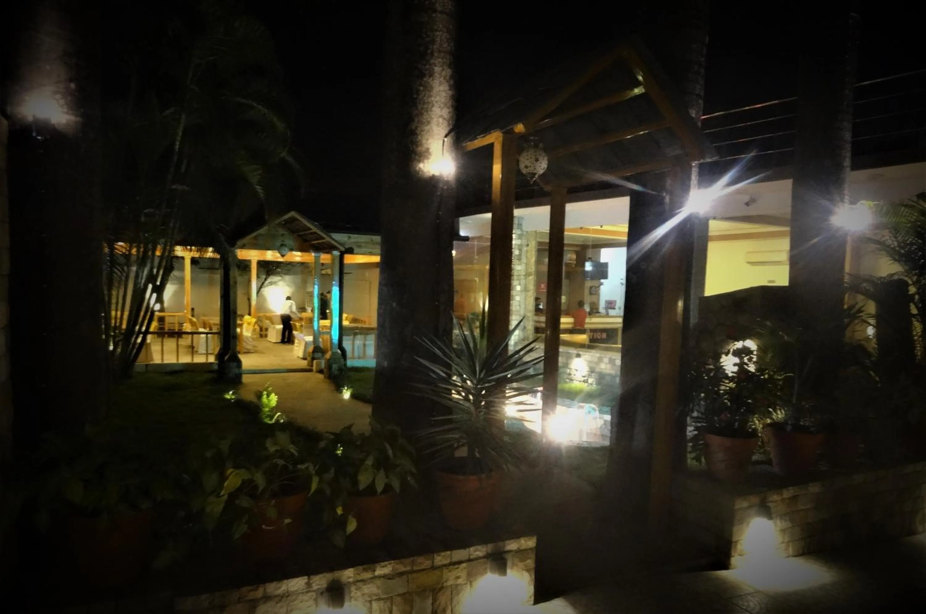 Restaurant/places to eat in Hotel Sukoon