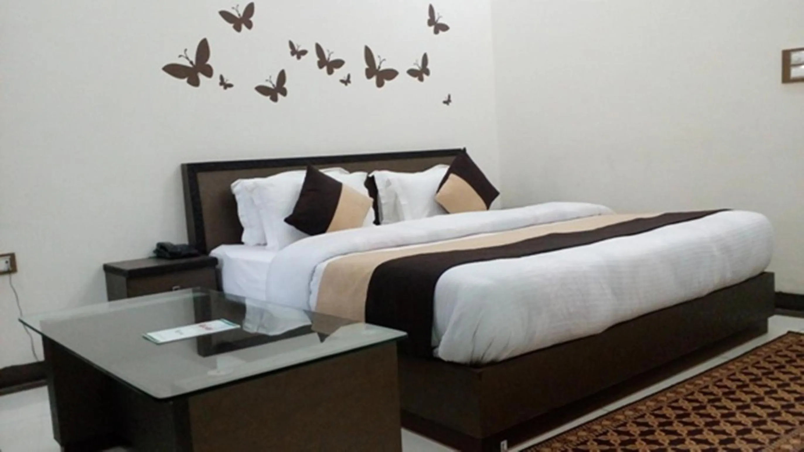 Bedroom, Bed in Hotel Sukoon