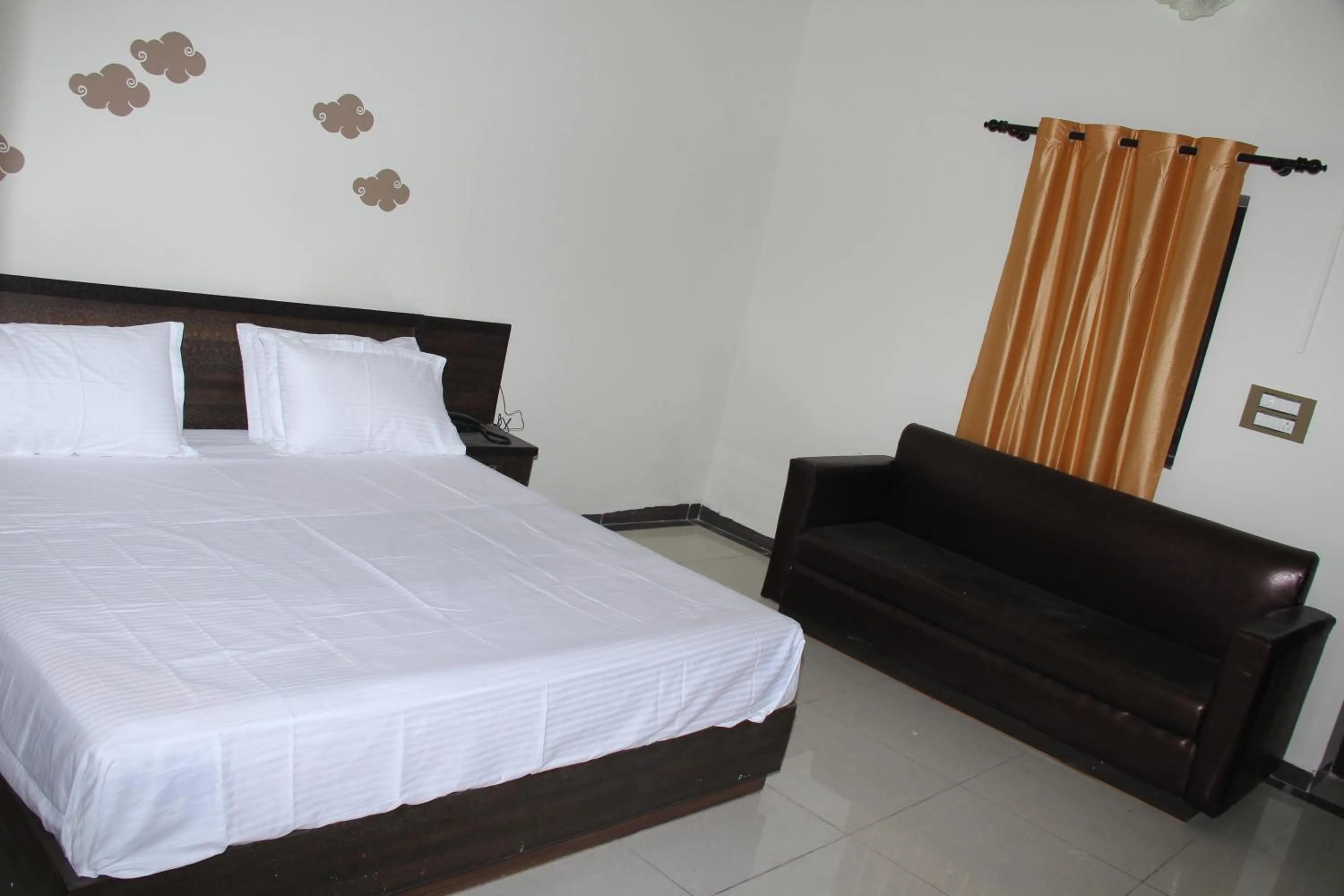 Bedroom, Bed in Hotel Sukoon