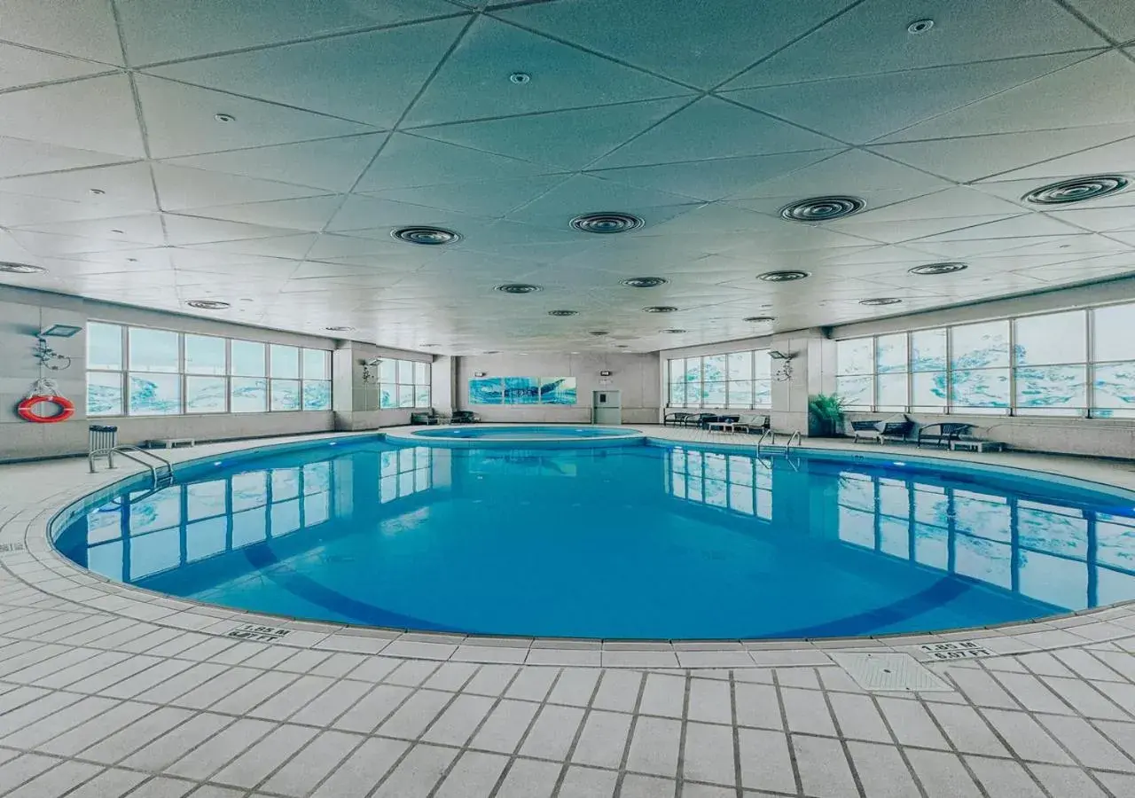 Swimming pool in Sofitel Al Khobar The Corniche Swimming pool in Sofitel Al Khobar The Corniche