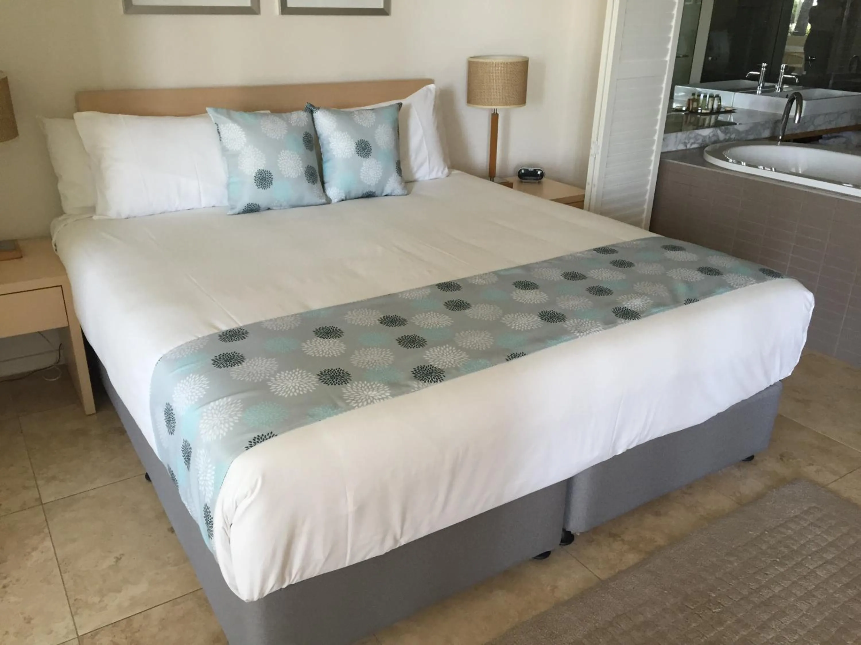 Bathroom, Bed in Plantation Resort At Rainbow