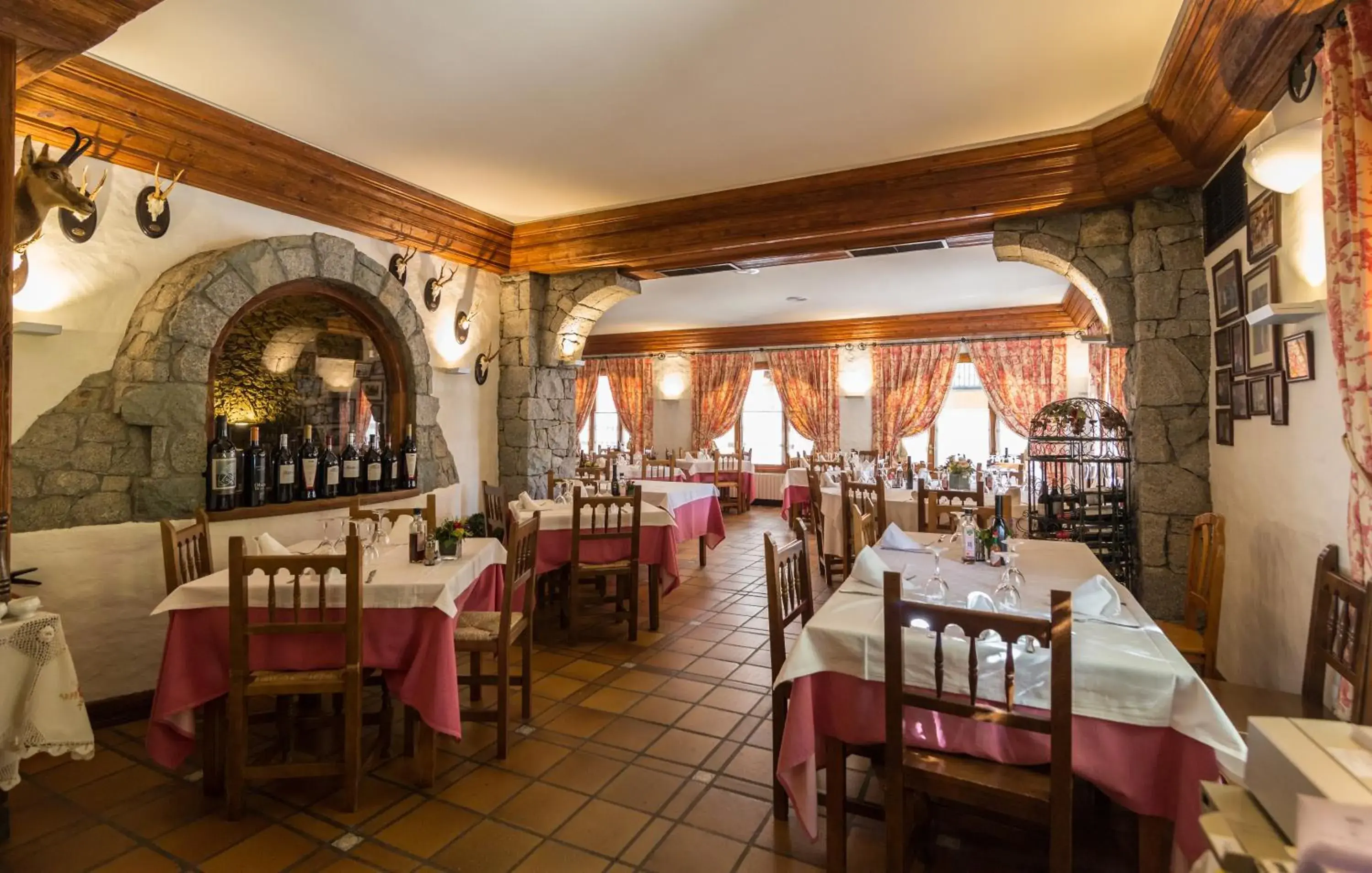 Restaurant/places to eat in Hotel Ciria Restaurant/places to eat in Hotel Ciria
