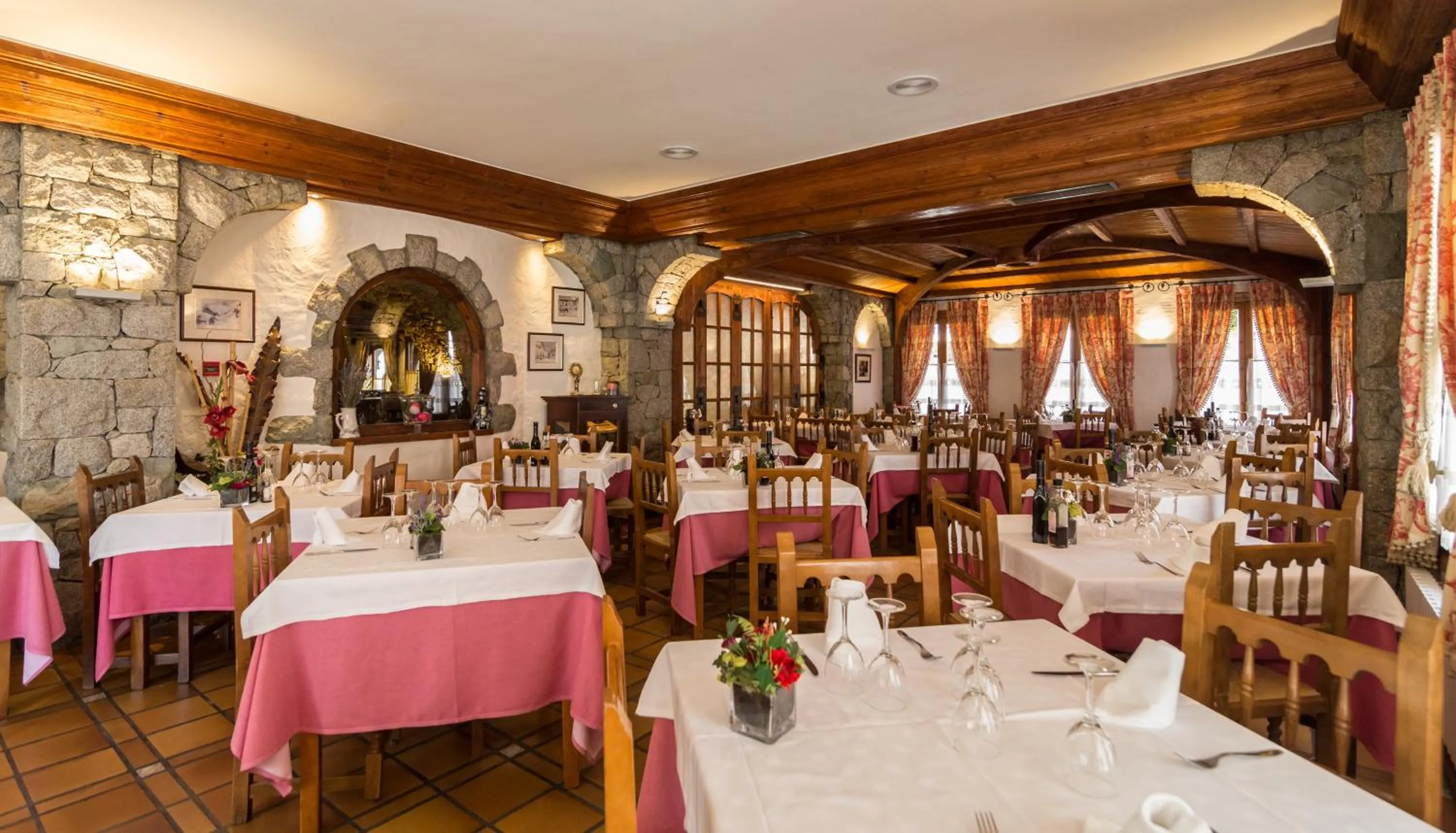 Restaurant/places to eat in Hotel Ciria