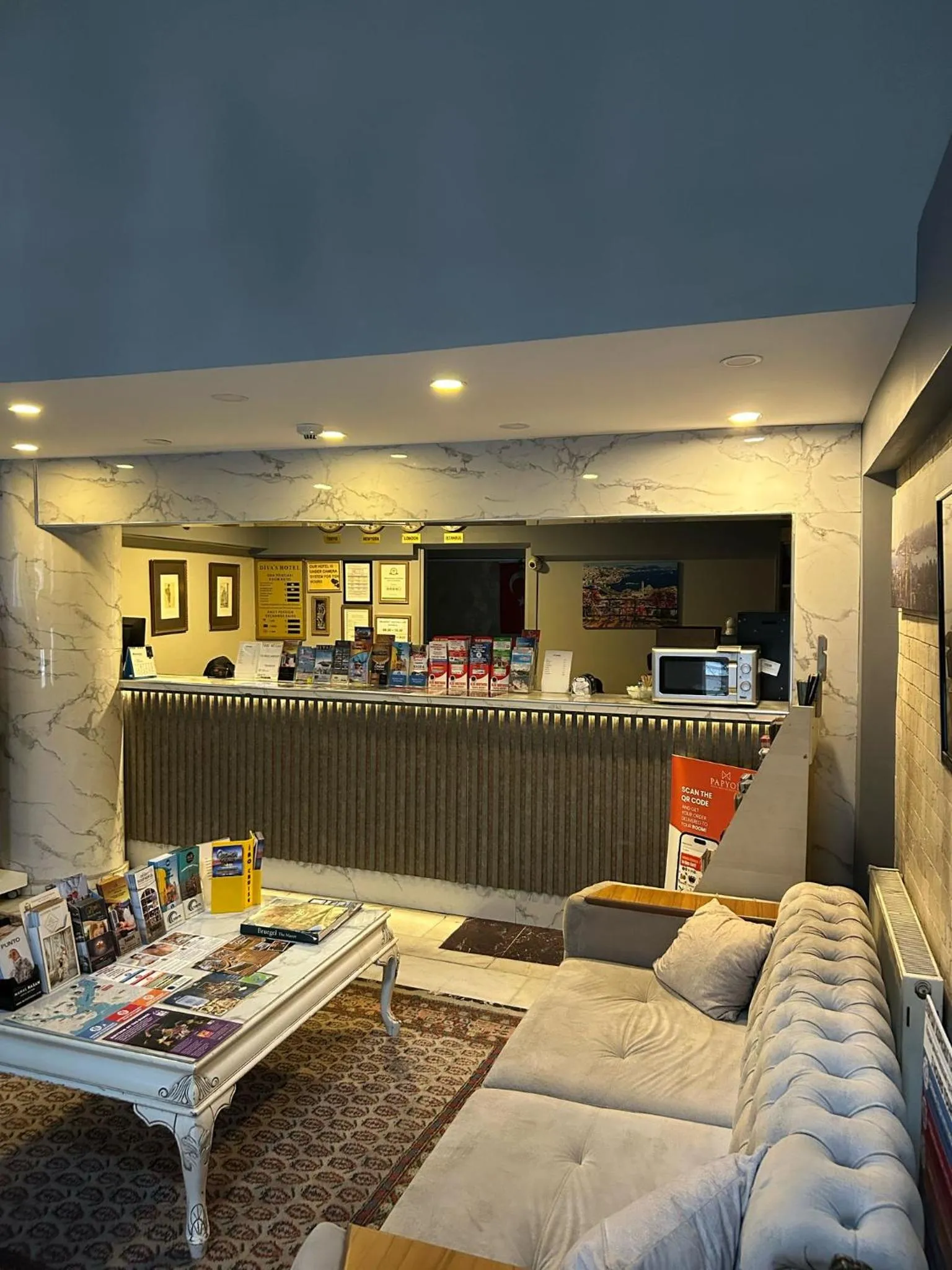 Living room in Divas Hotel