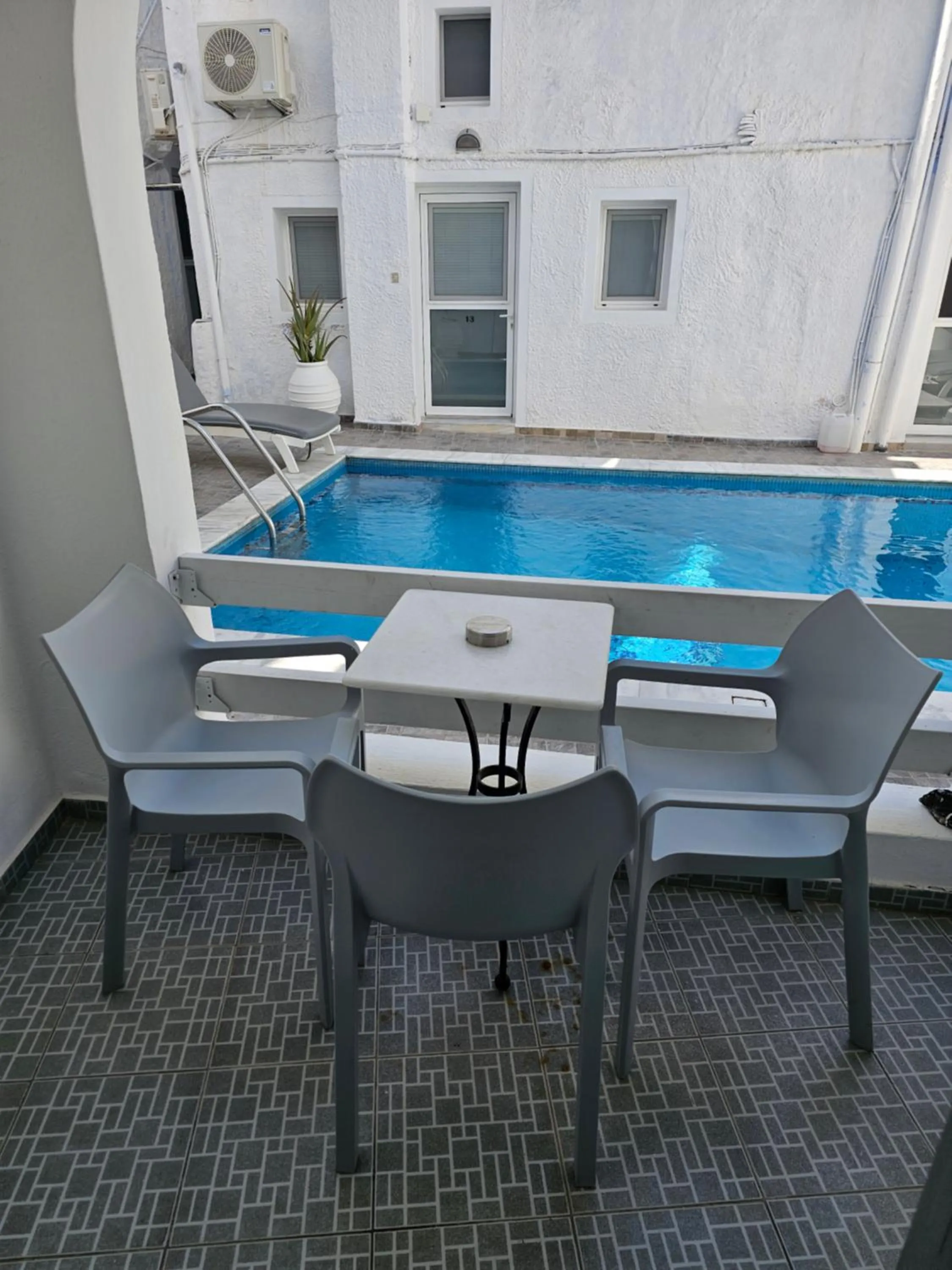 Swimming pool in Hotel Leta