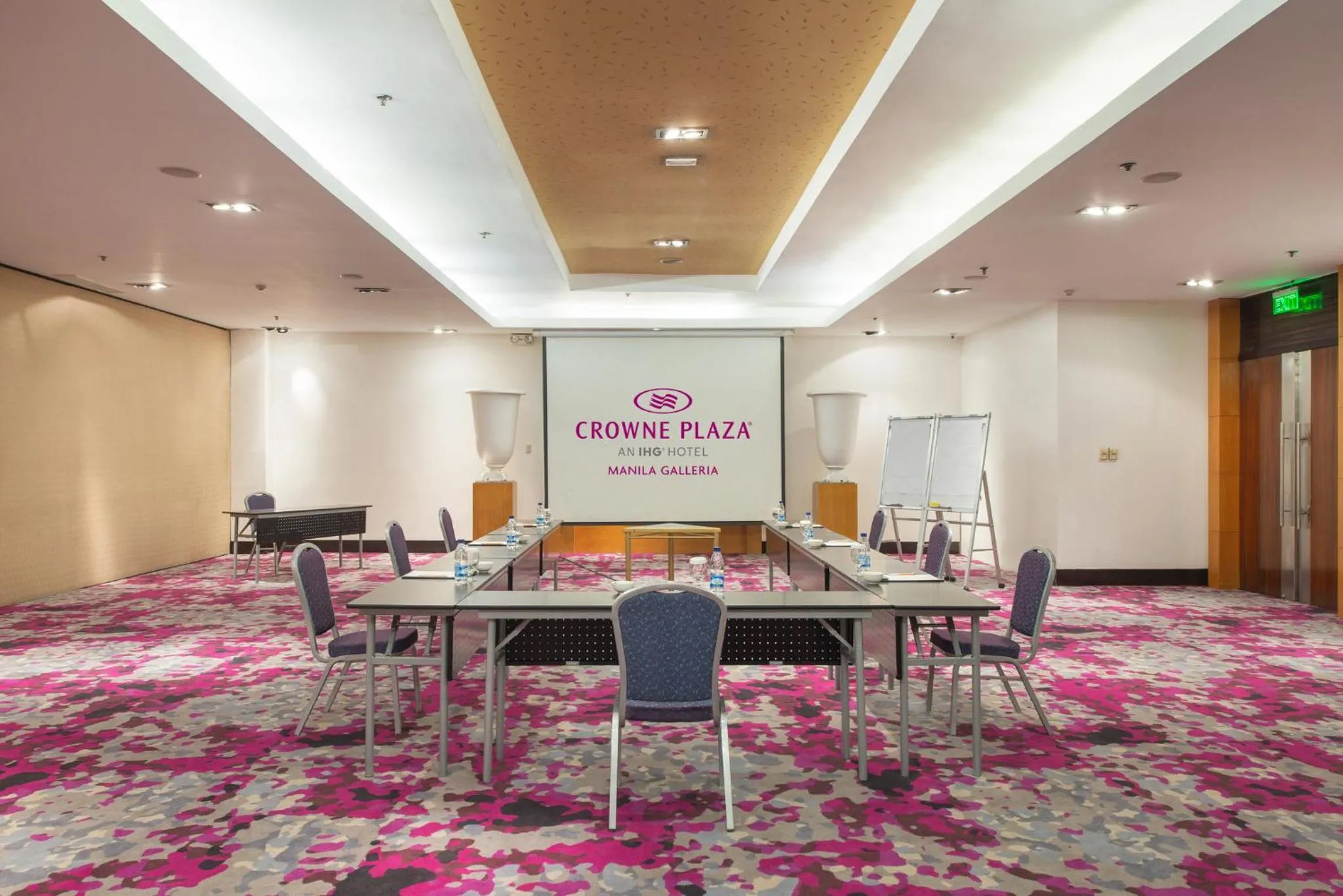 Meeting/conference room in Crowne Plaza Manila Galleria by IHG