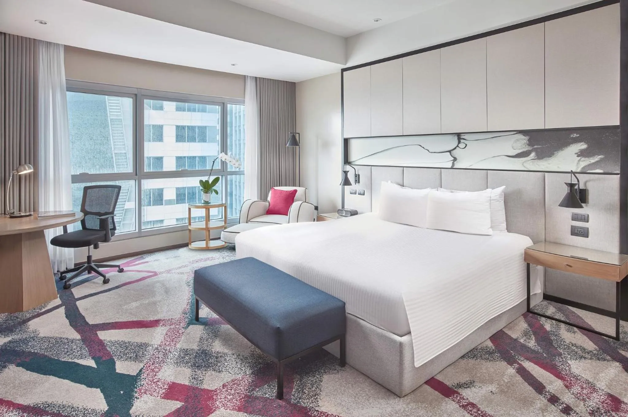 Photo of the whole room, Bed in Crowne Plaza Manila Galleria by IHG