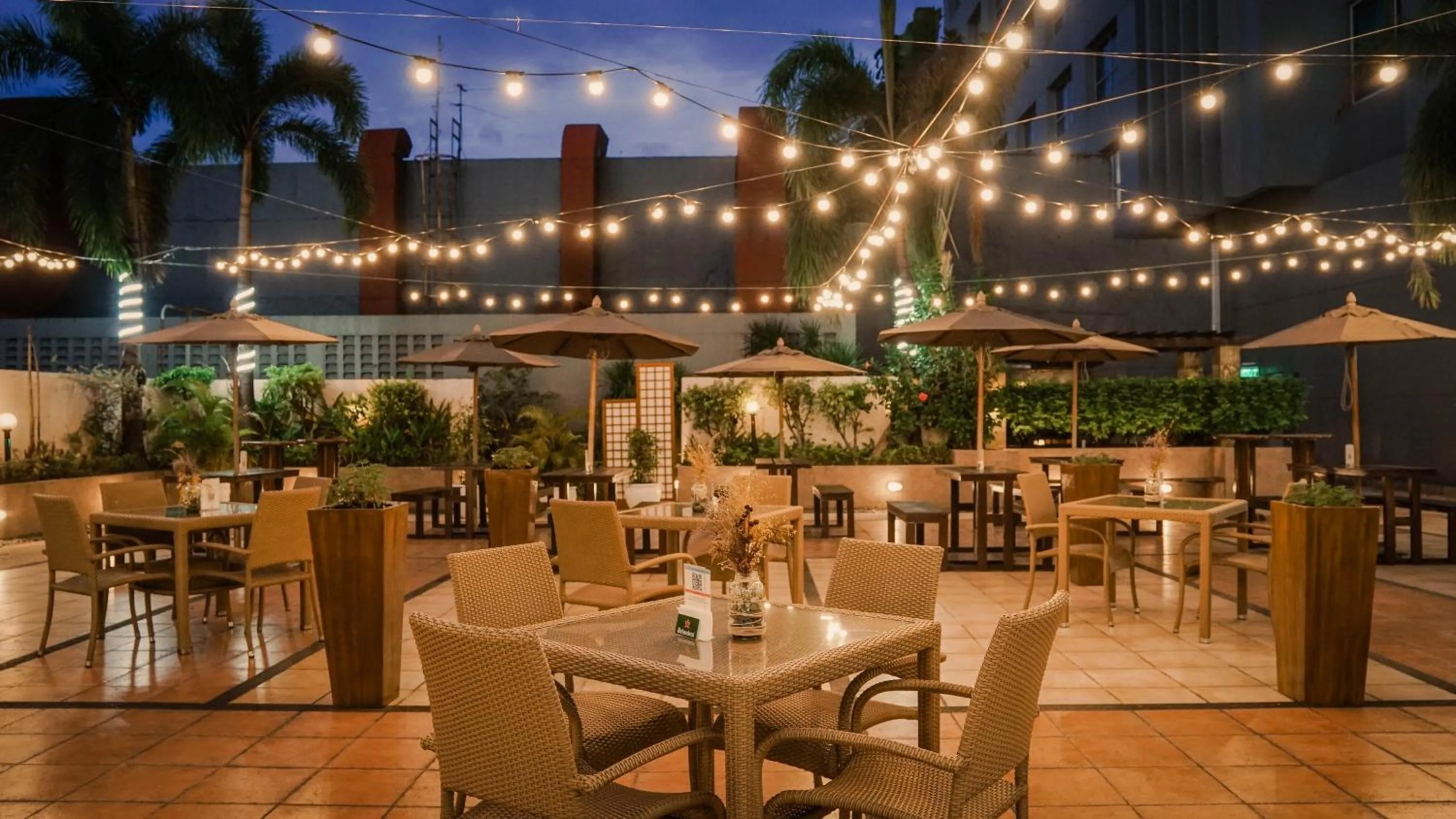 Restaurant/places to eat in Crowne Plaza Manila Galleria by IHG