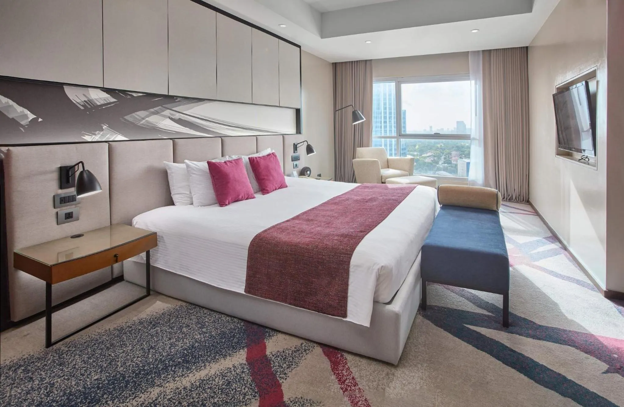Photo of the whole room, Bed in Crowne Plaza Manila Galleria by IHG