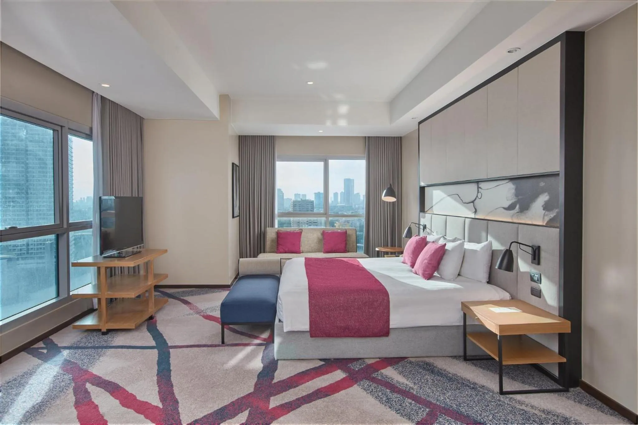 Photo of the whole room, Bed in Crowne Plaza Manila Galleria by IHG
