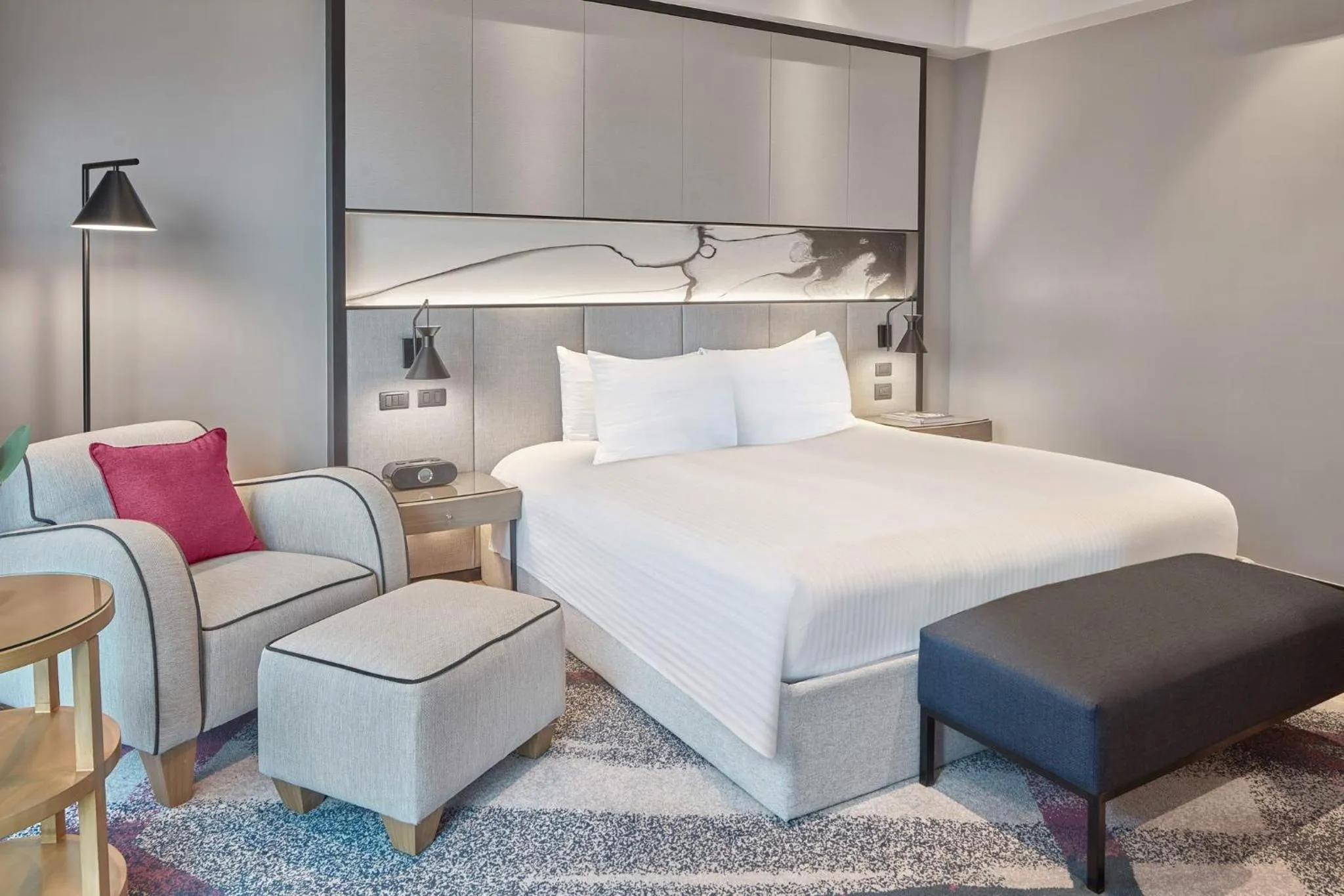 Photo of the whole room, Bed in Crowne Plaza Manila Galleria by IHG