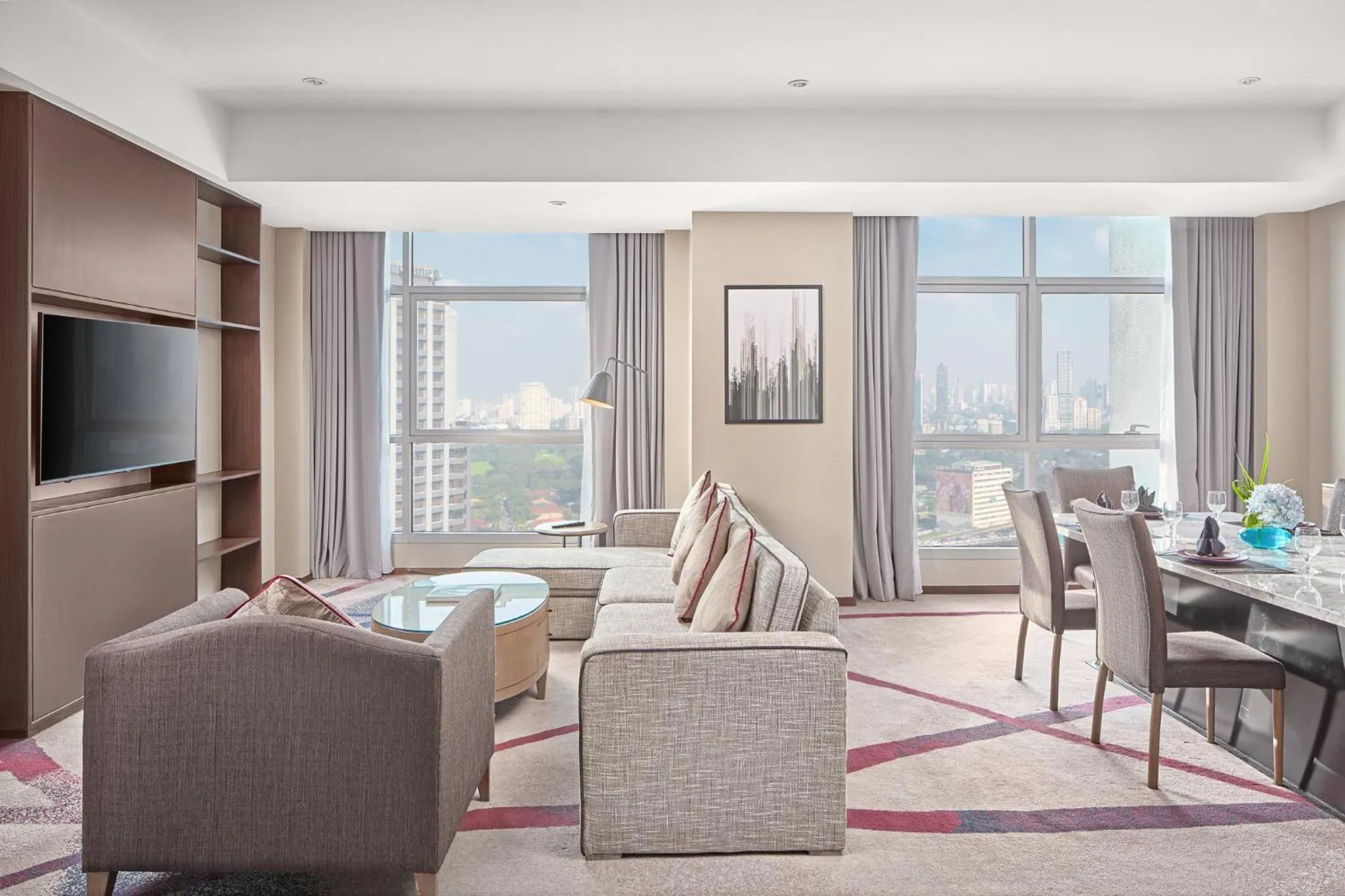 Photo of the whole room in Crowne Plaza Manila Galleria by IHG