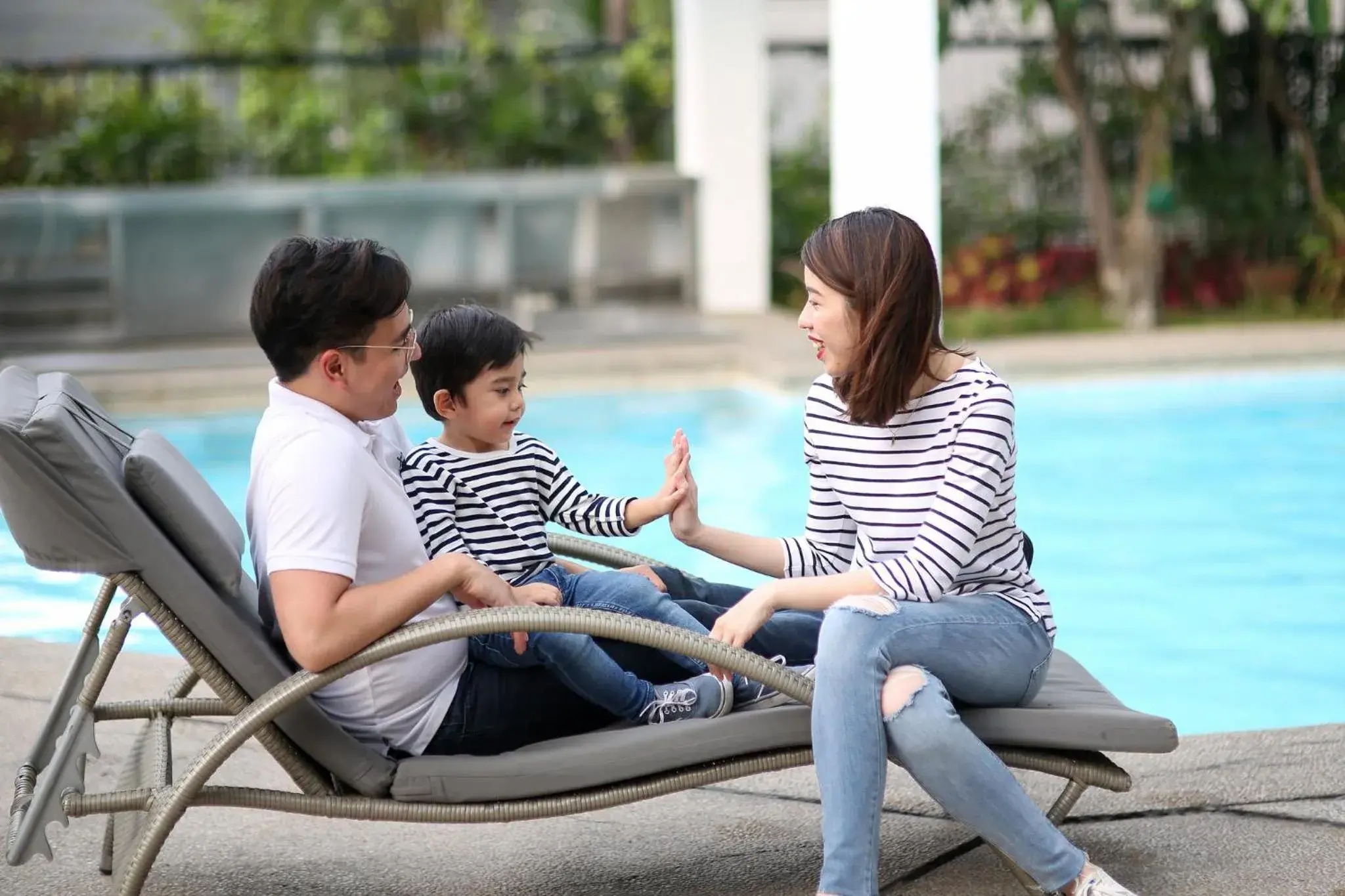 Swimming pool in Crowne Plaza Manila Galleria by IHG Swimming pool in Crowne Plaza Manila Galleria by IHG