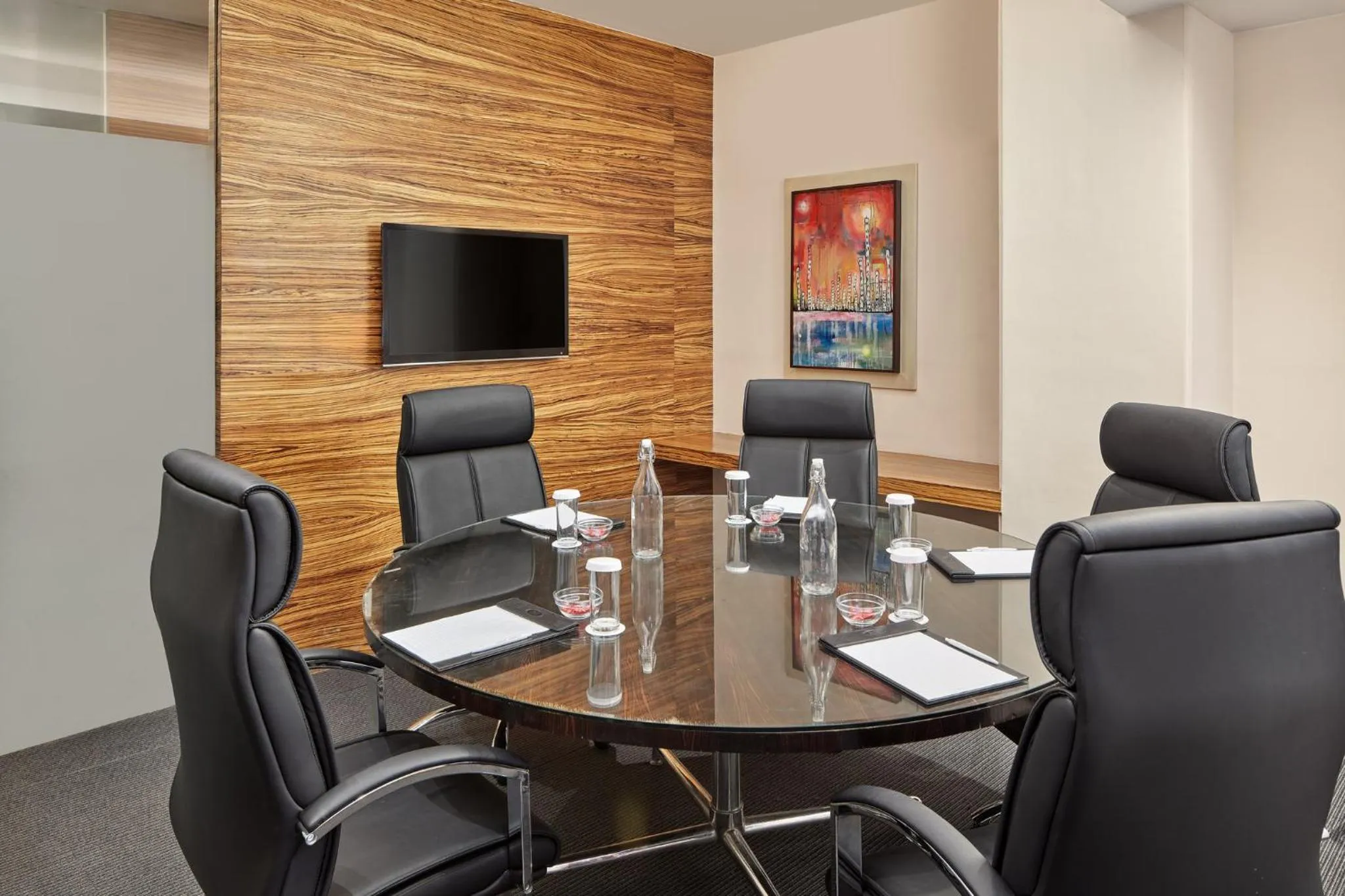 Meeting/conference room in Crowne Plaza Manila Galleria by IHG