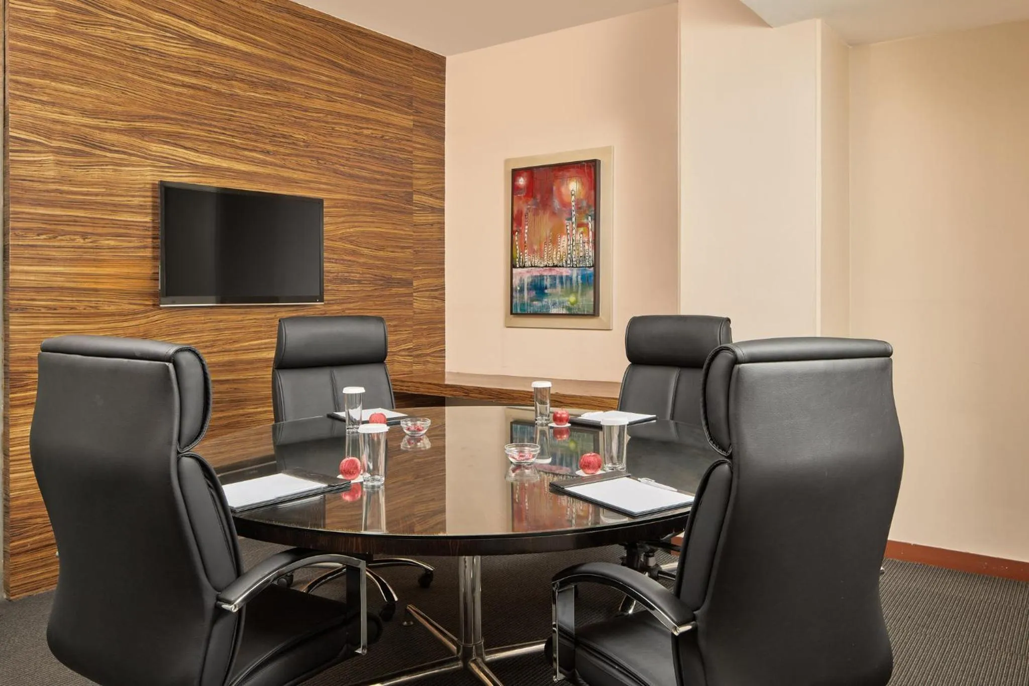 Meeting/conference room in Crowne Plaza Manila Galleria by IHG