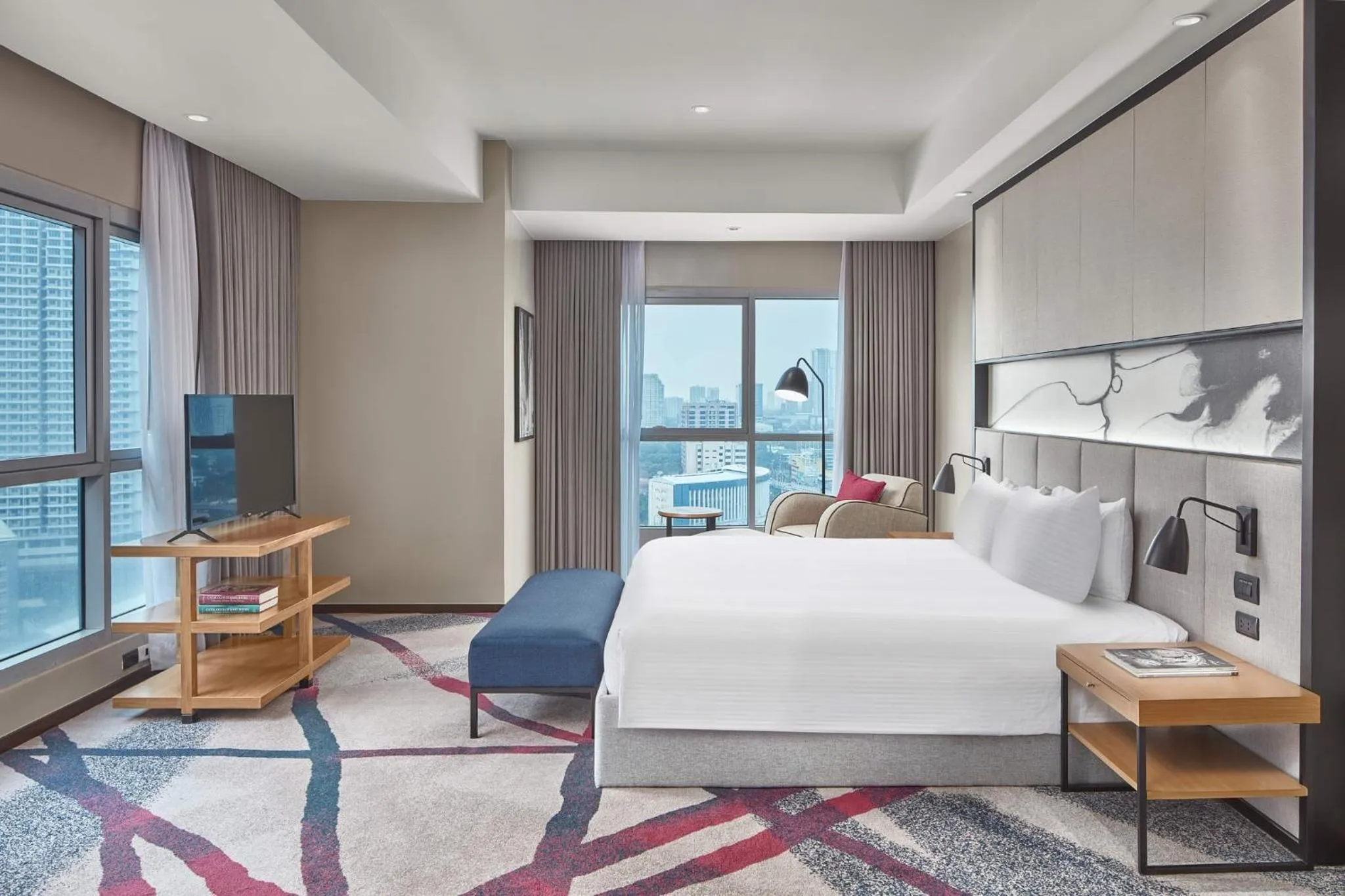 Photo of the whole room, Bed in Crowne Plaza Manila Galleria by IHG