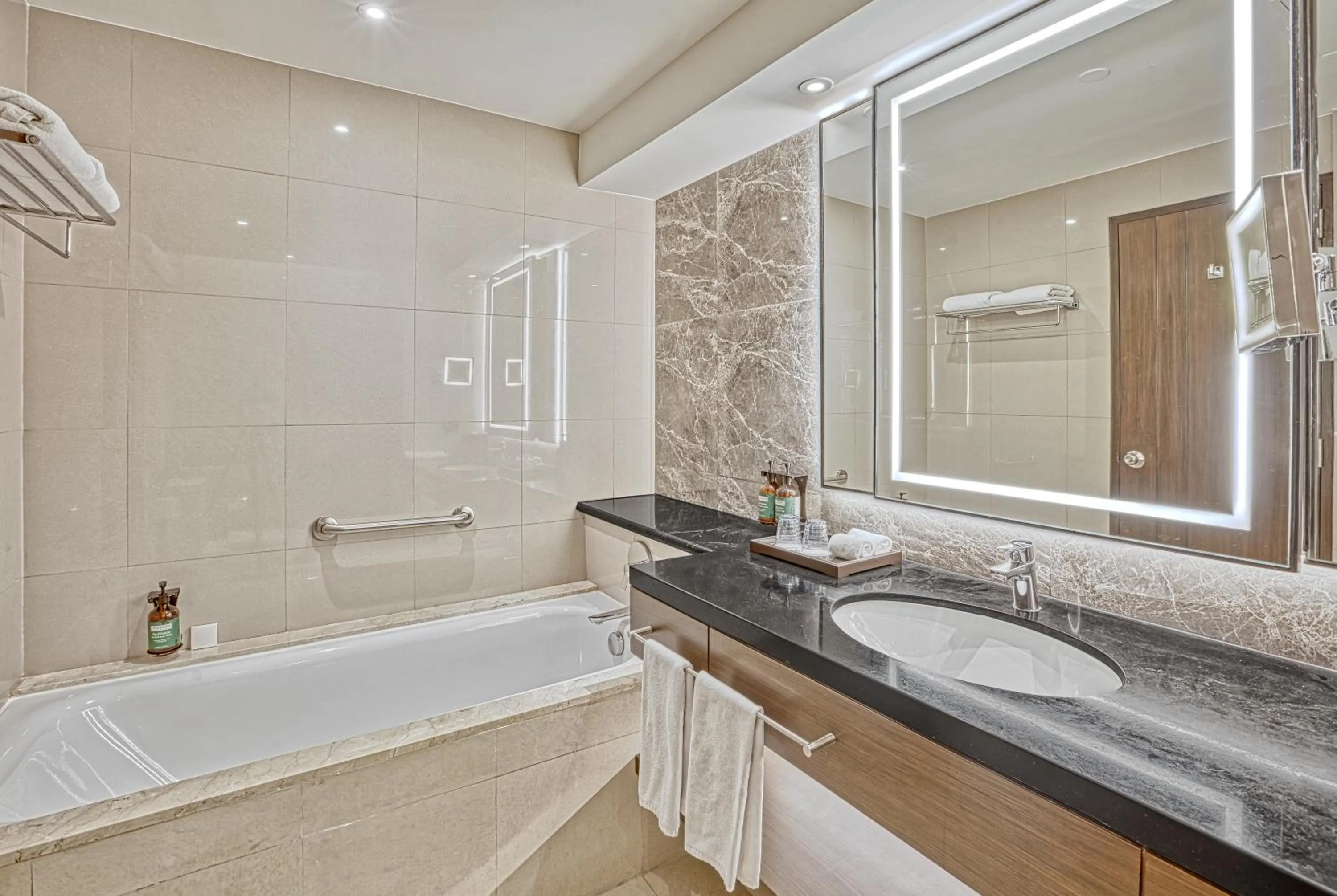 Bathroom in Crowne Plaza Manila Galleria by IHG