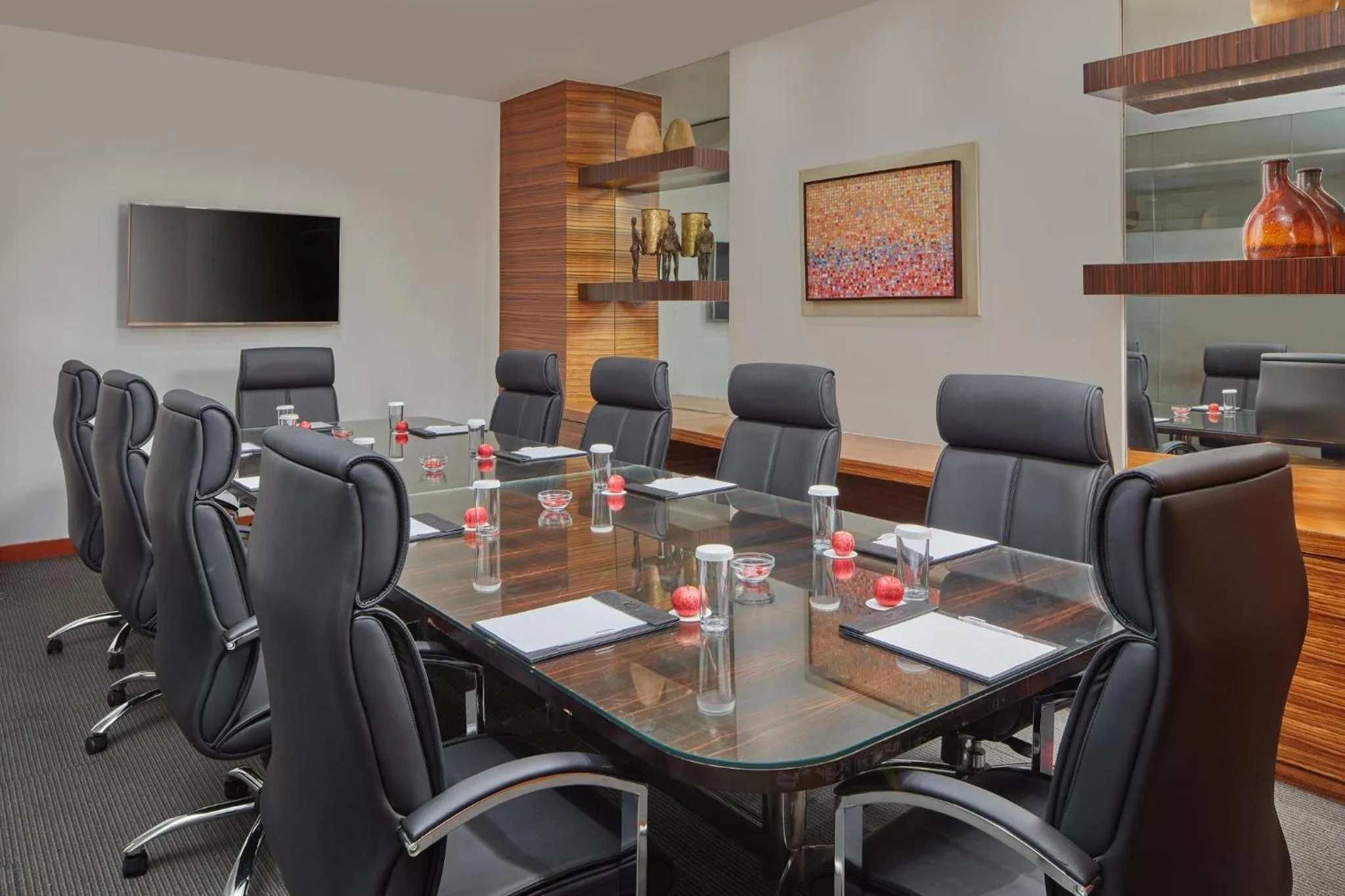 Meeting/conference room in Crowne Plaza Manila Galleria by IHG