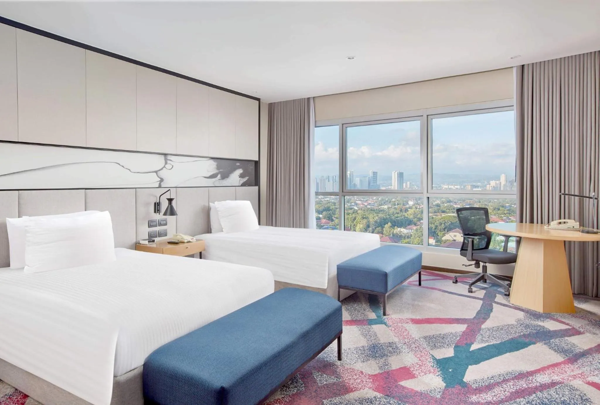 Photo of the whole room, Bed in Crowne Plaza Manila Galleria by IHG