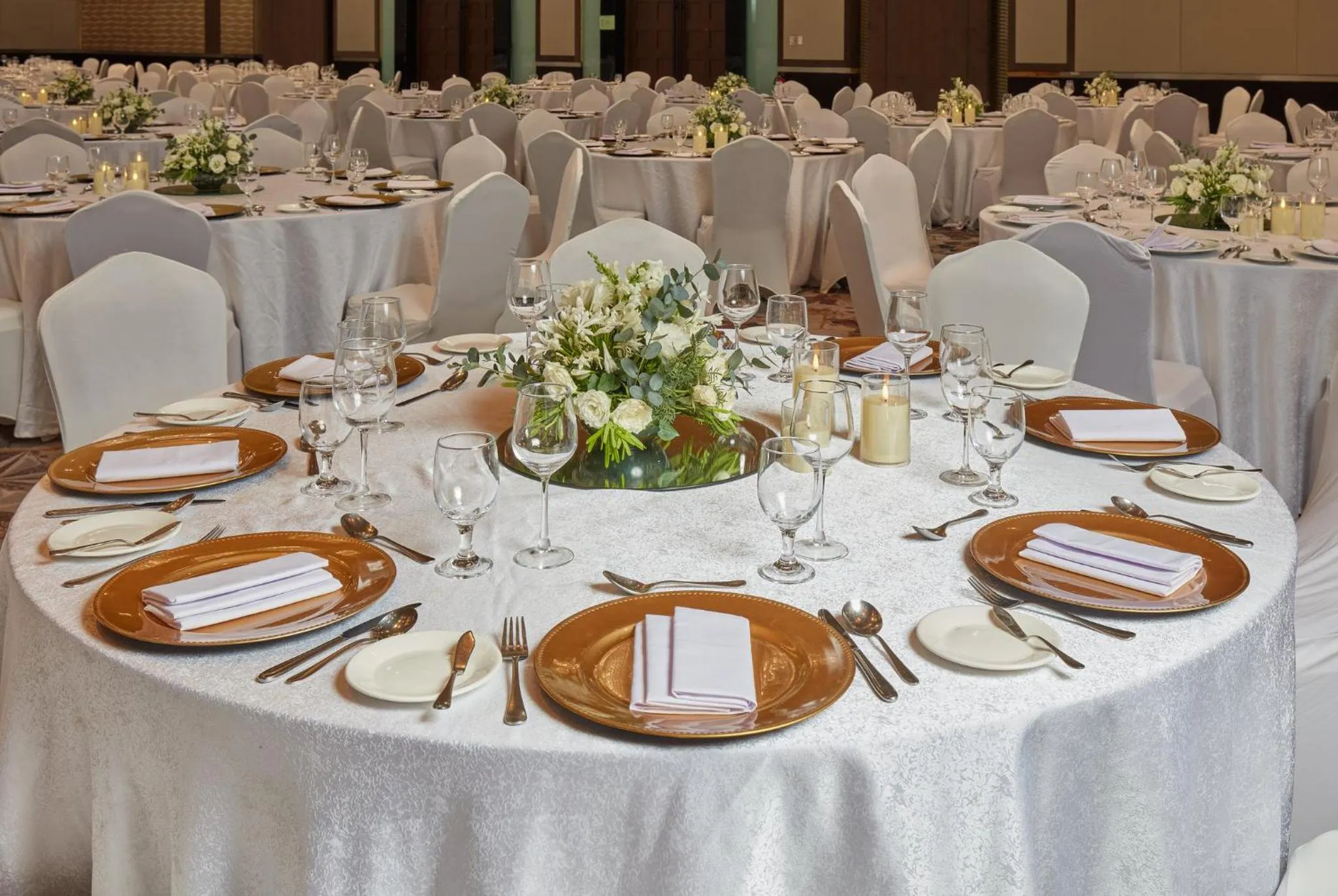 Meeting/conference room in Crowne Plaza Manila Galleria by IHG