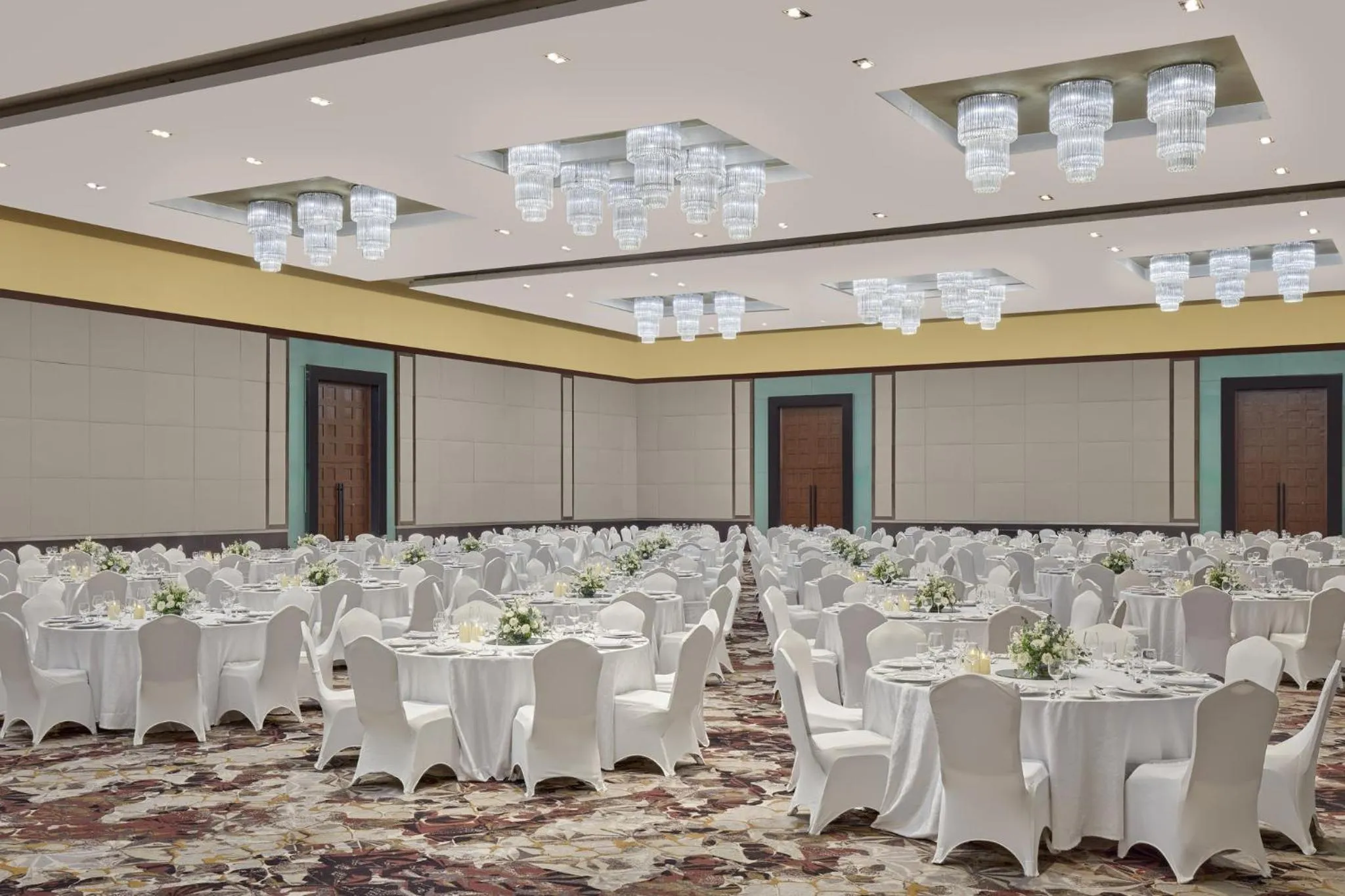 Meeting/conference room in Crowne Plaza Manila Galleria by IHG