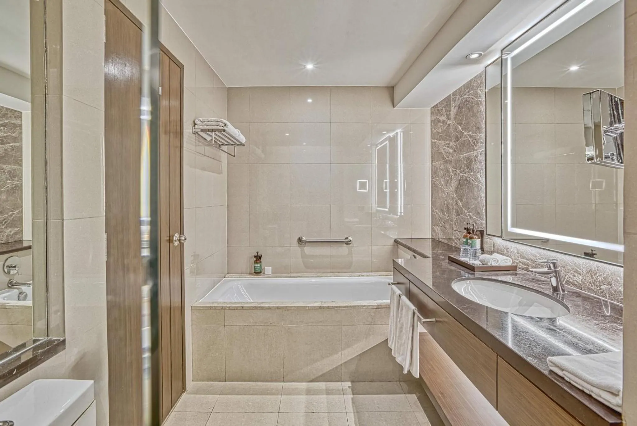Bathroom in Crowne Plaza Manila Galleria by IHG