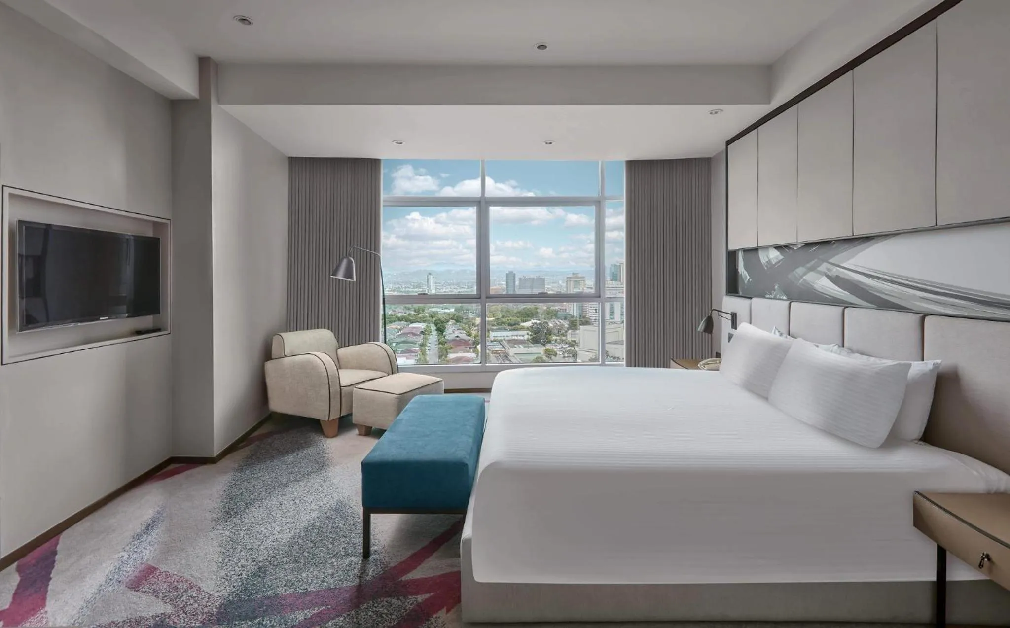 Photo of the whole room, Bed in Crowne Plaza Manila Galleria by IHG