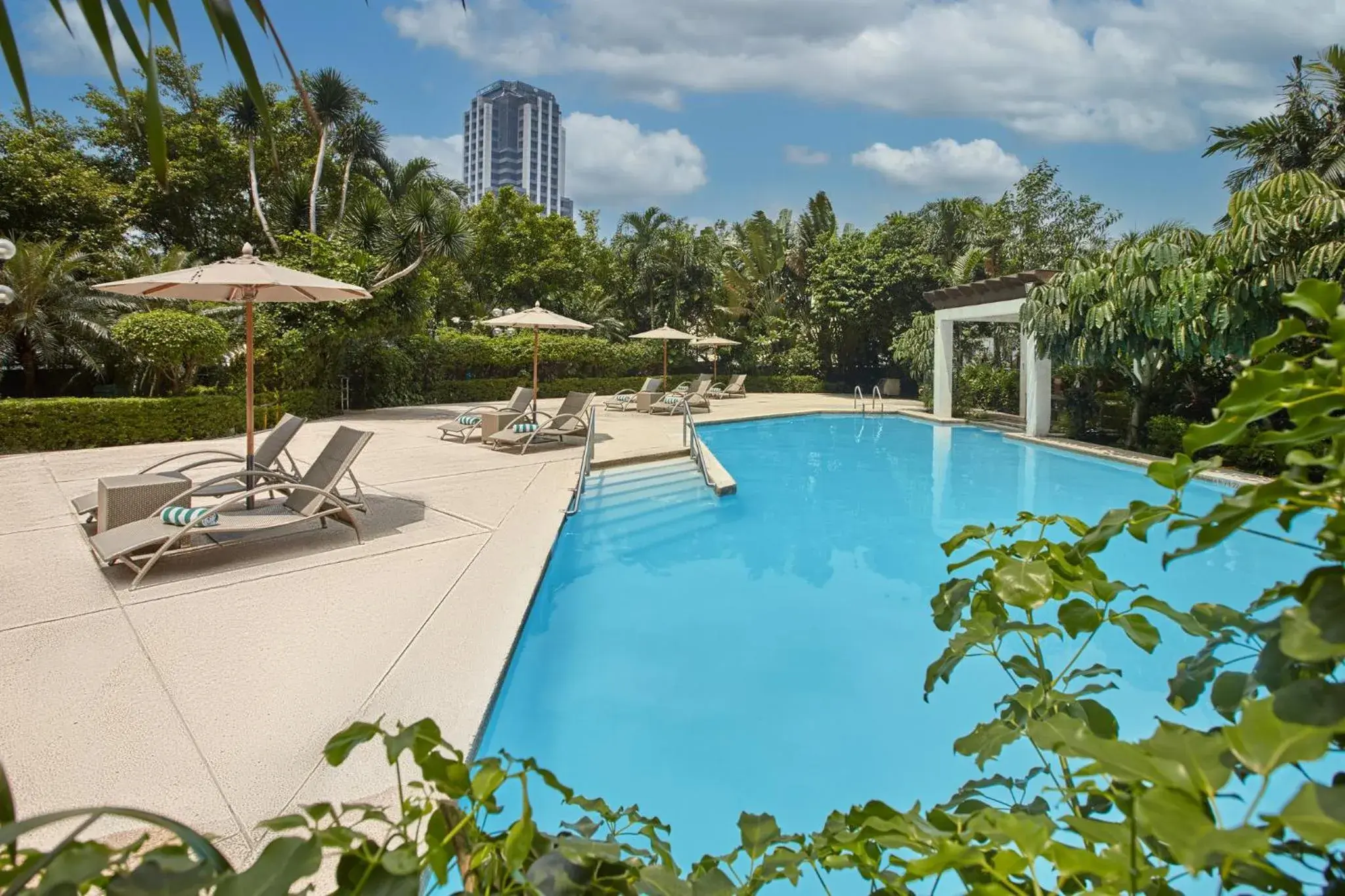 Swimming pool in Crowne Plaza Manila Galleria by IHG Swimming pool in Crowne Plaza Manila Galleria by IHG