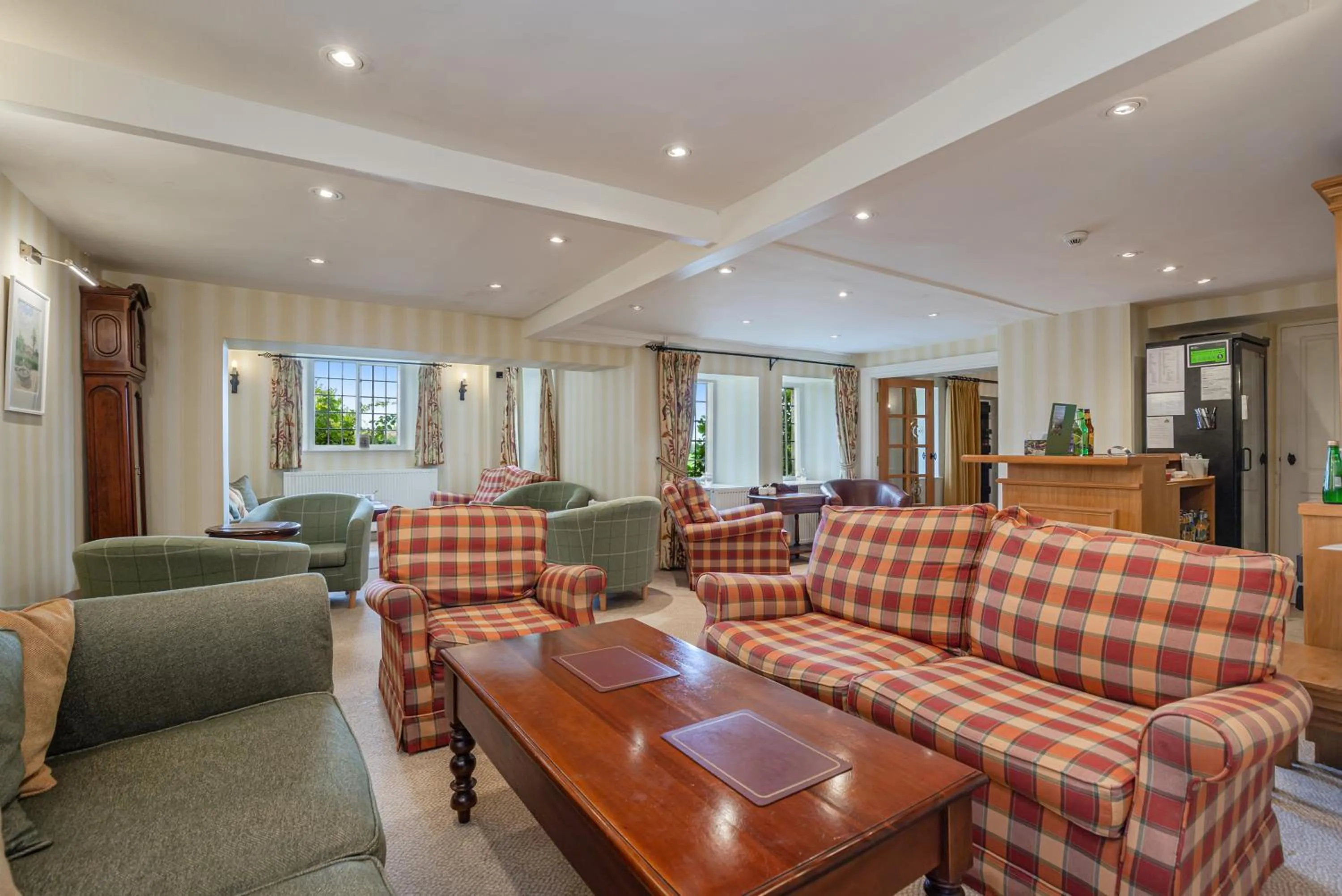 Lounge or bar in Castle Of Comfort Hotel