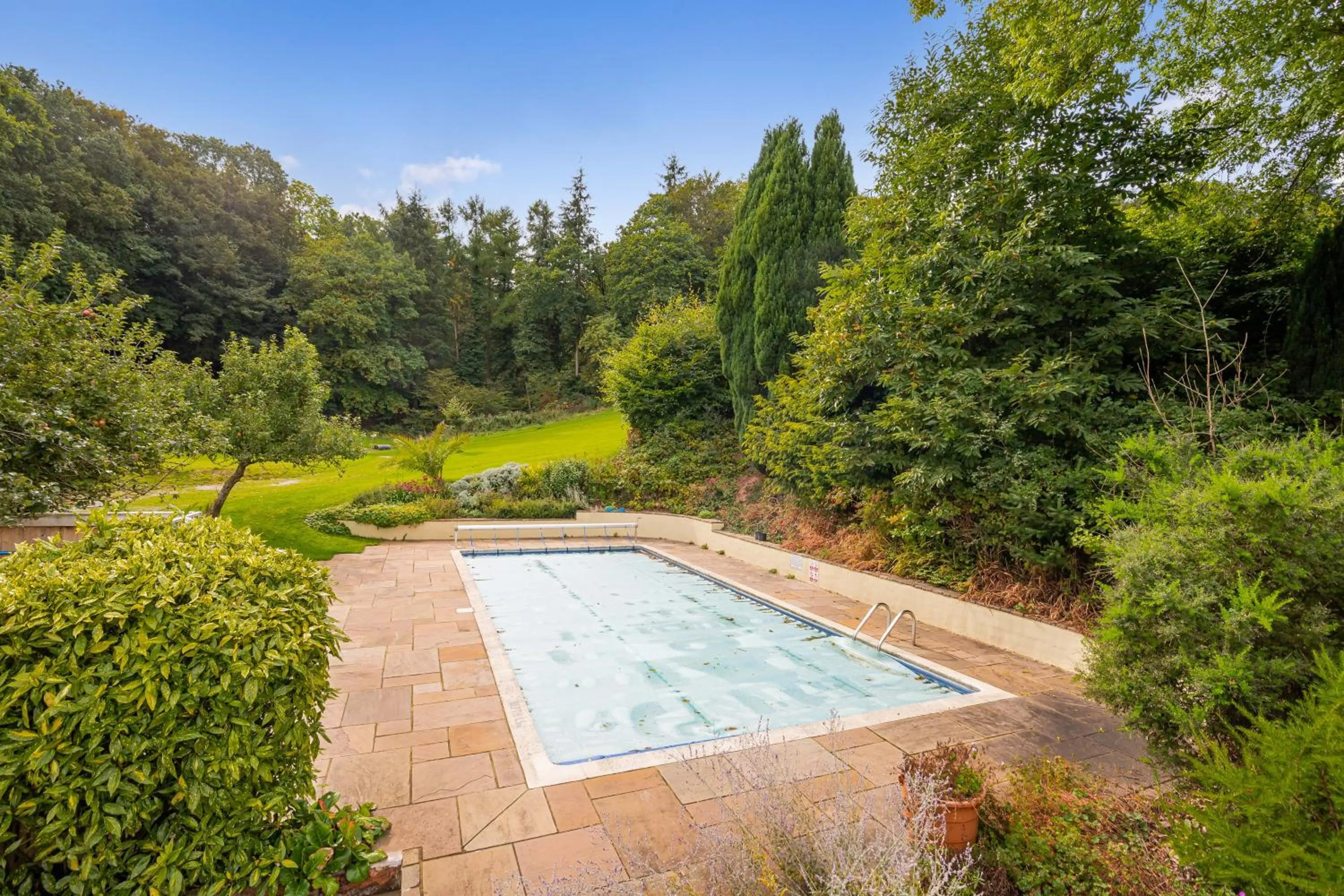 Swimming pool in Castle Of Comfort Hotel
