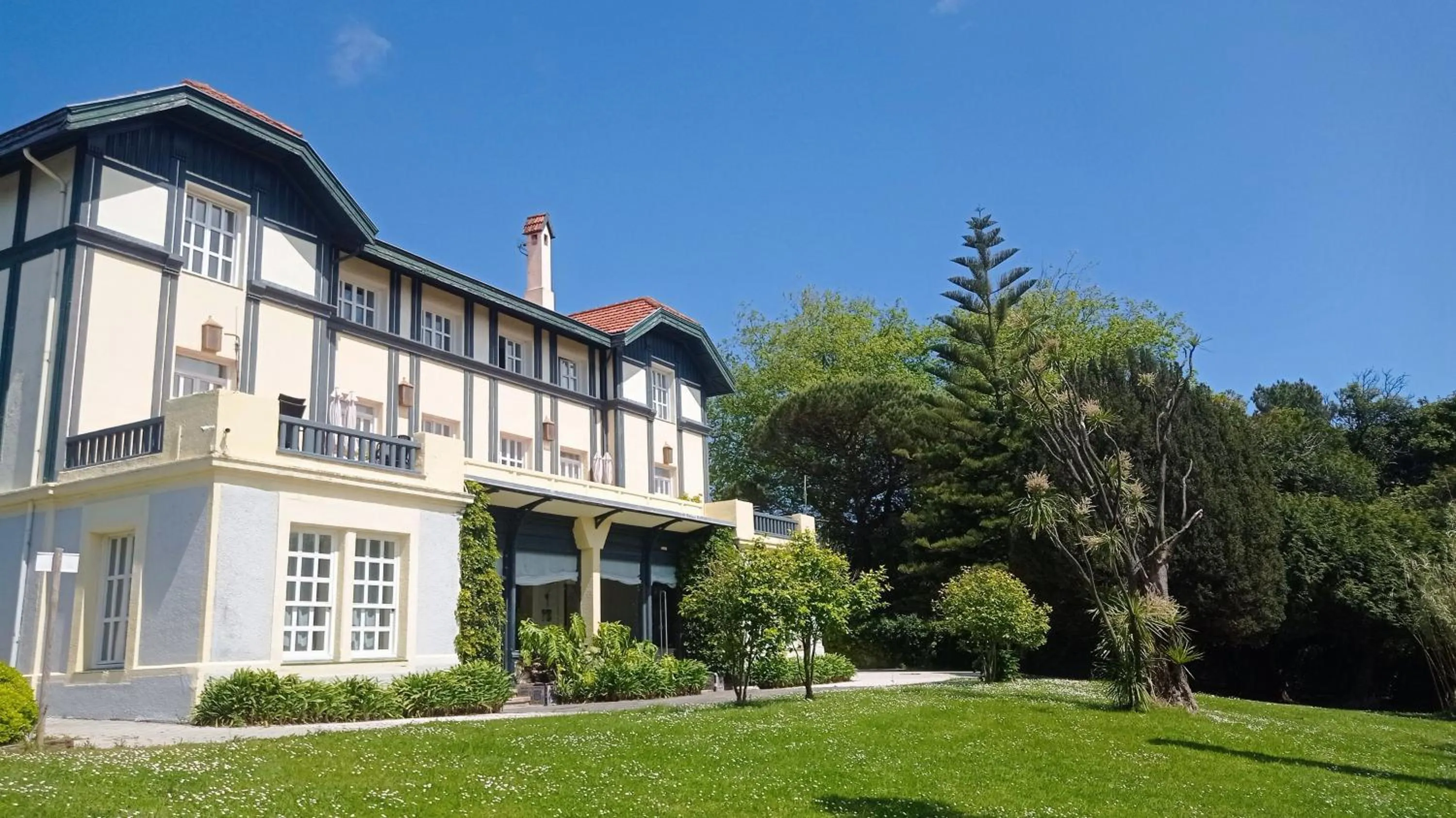 Property building in Las Carolinas Garden