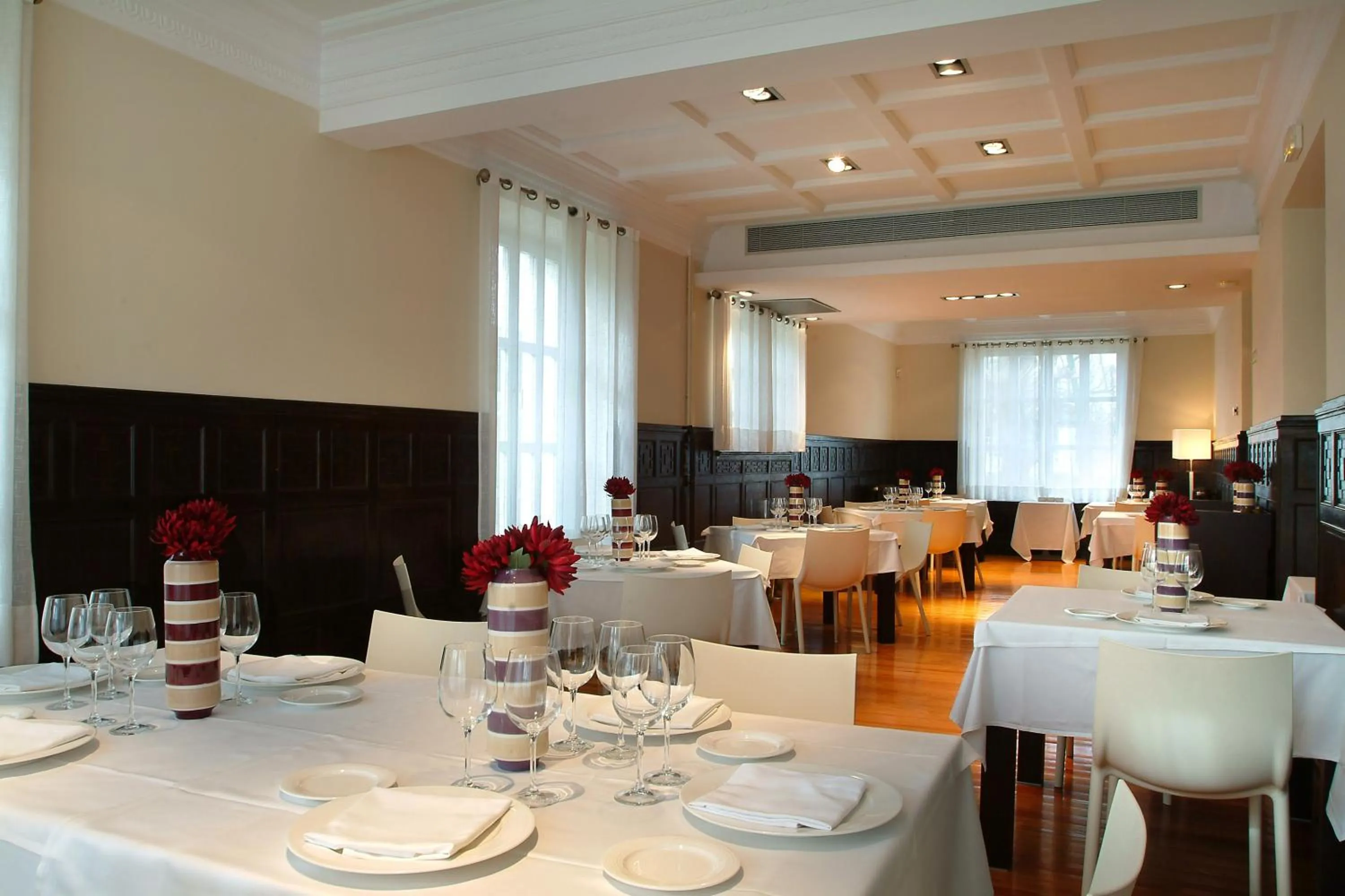 Restaurant/places to eat in Las Carolinas Garden