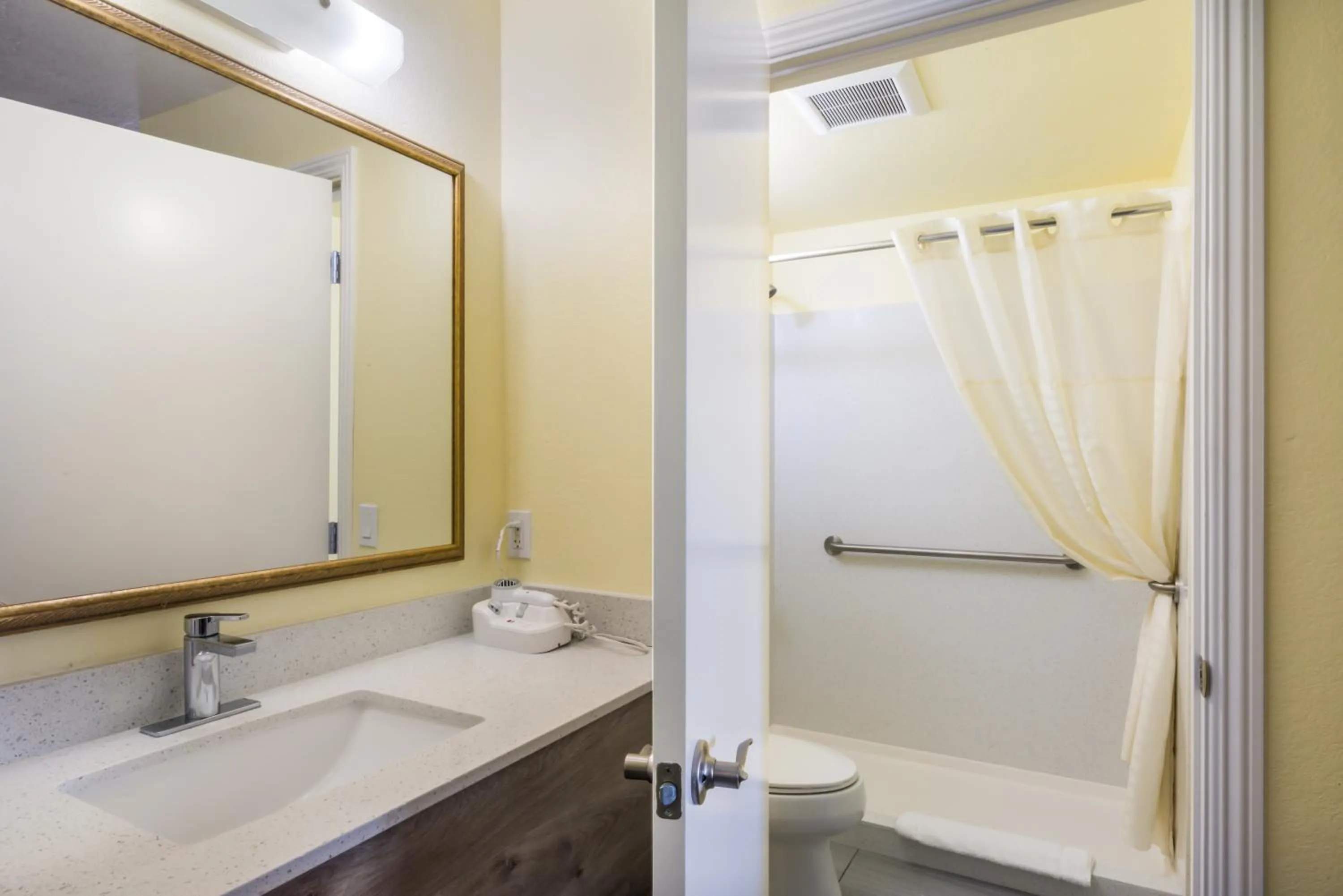 Shower in Americas Best Value Inn Santa Rosa