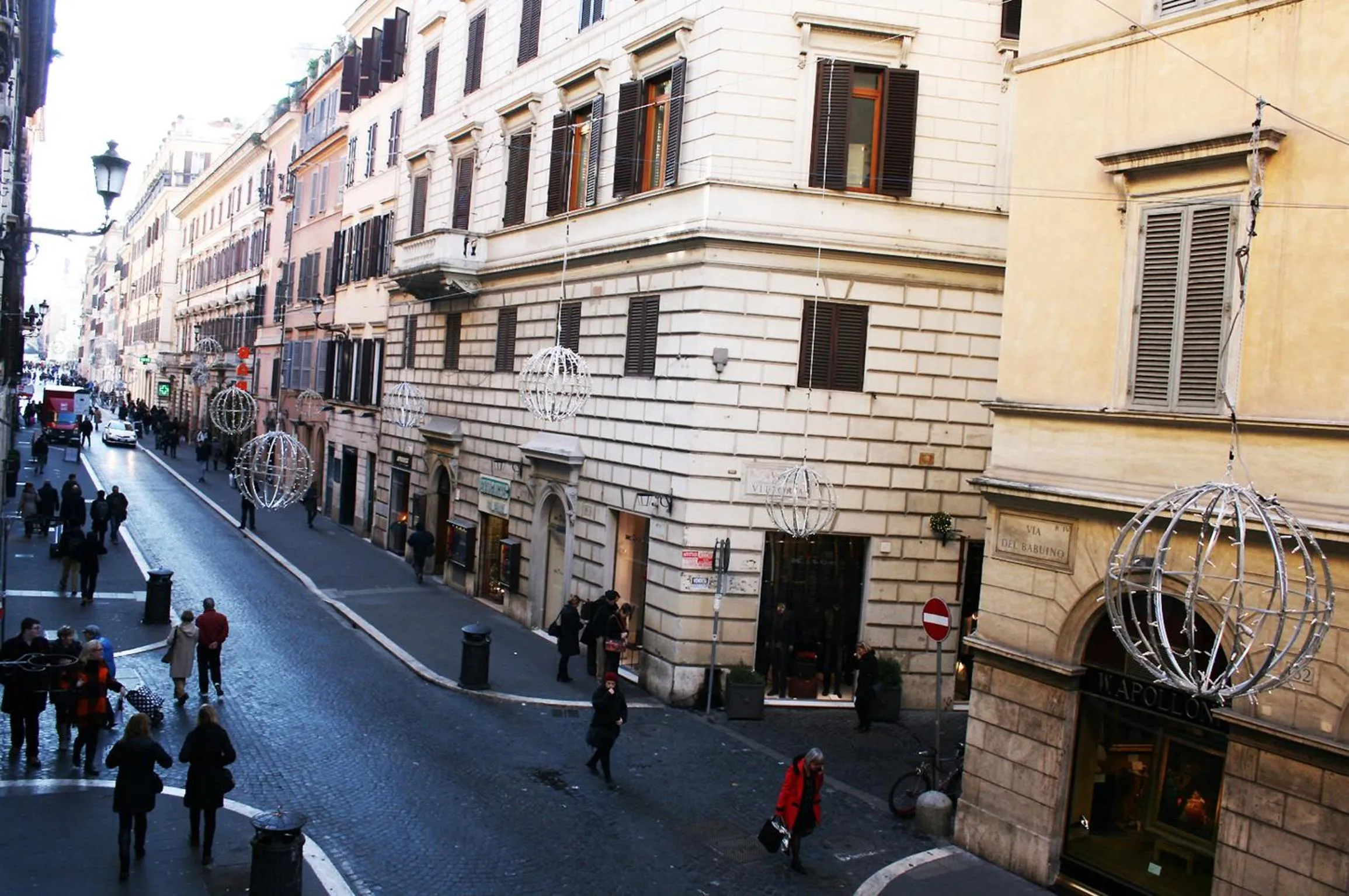 Property building in Exclusive apartment a few steps from the Spanish Steps