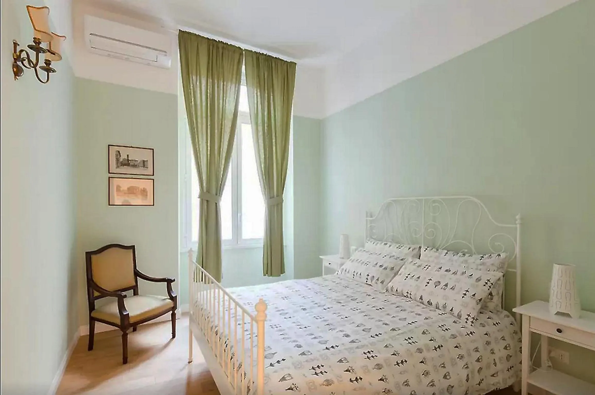 Property building, Bed in Exclusive apartment a few steps from the Spanish Steps