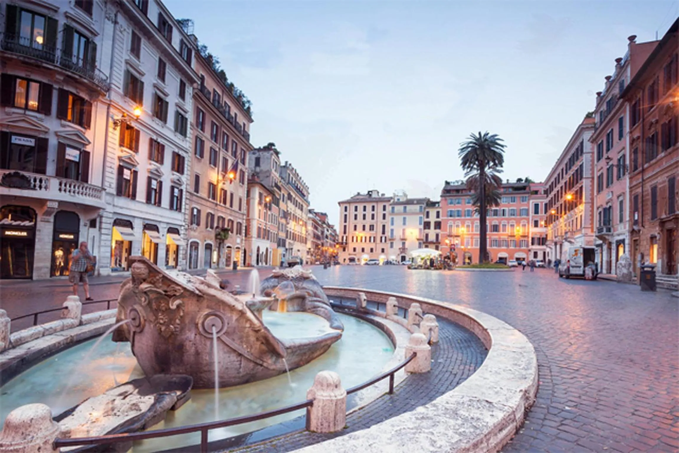 Property building in Exclusive apartment a few steps from the Spanish Steps