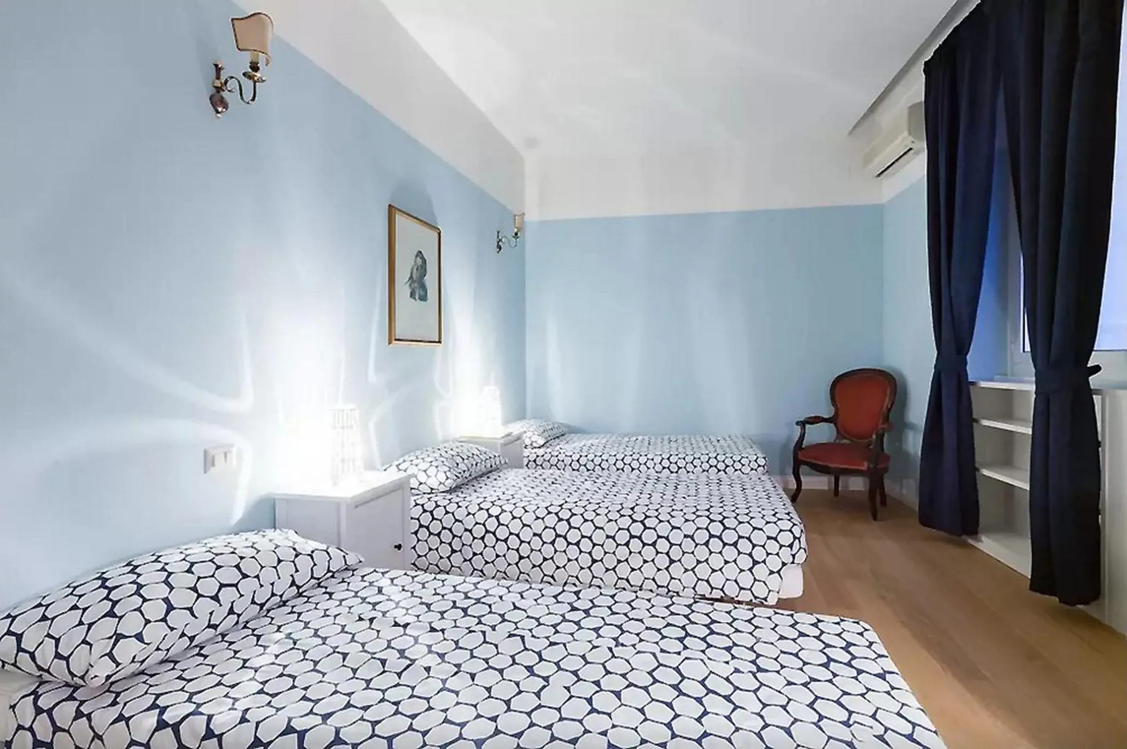 Property building, Bed in Exclusive apartment a few steps from the Spanish Steps