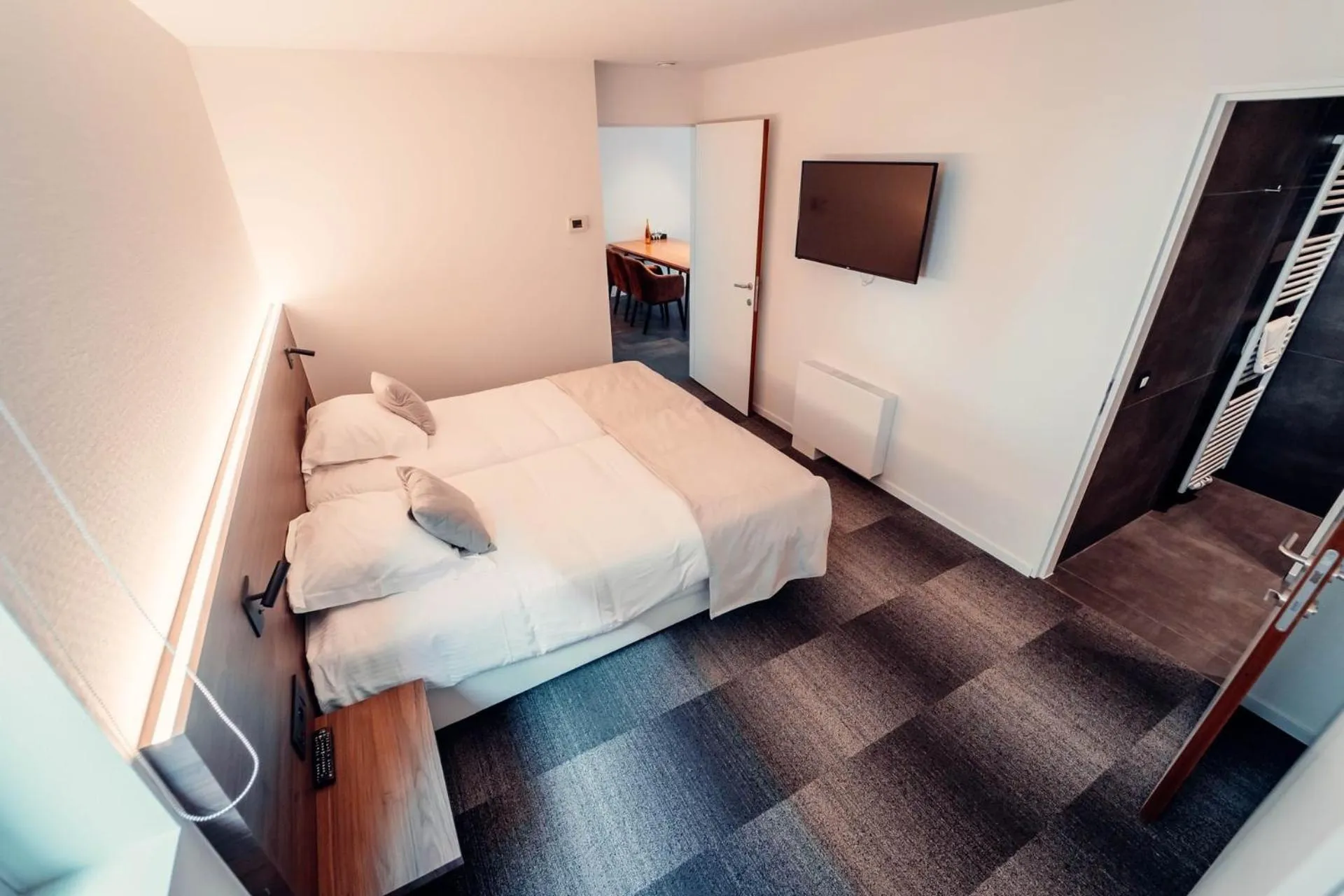 Bedroom, Bed in Casino Hotel