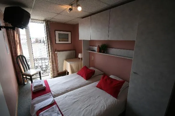 Photo of the whole room, Bed in Hotel Anvers