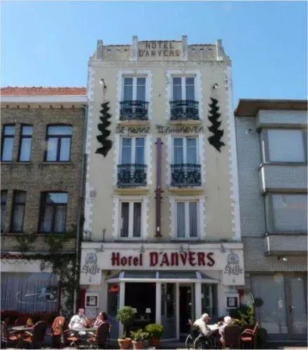 Facade/entrance in Hotel Anvers