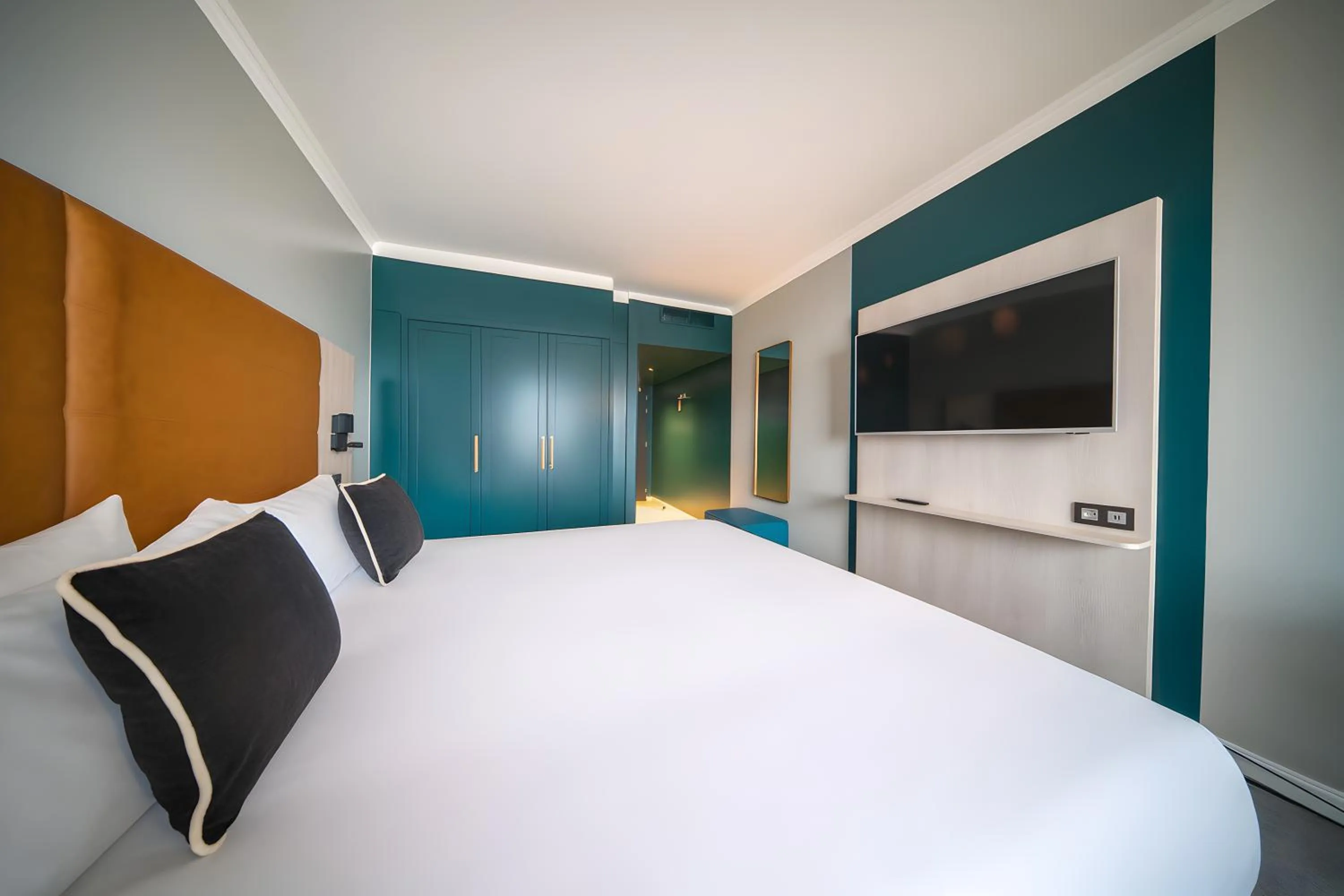 Bedroom, Bed in Maek Hotel Antwerp Central - Handwritten Collection by Accor