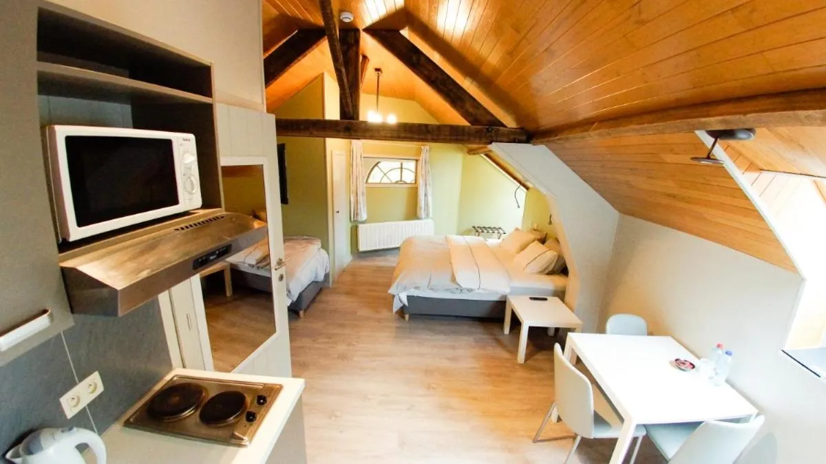 Kitchen or kitchenette, Bed in B&B Ter Gracht