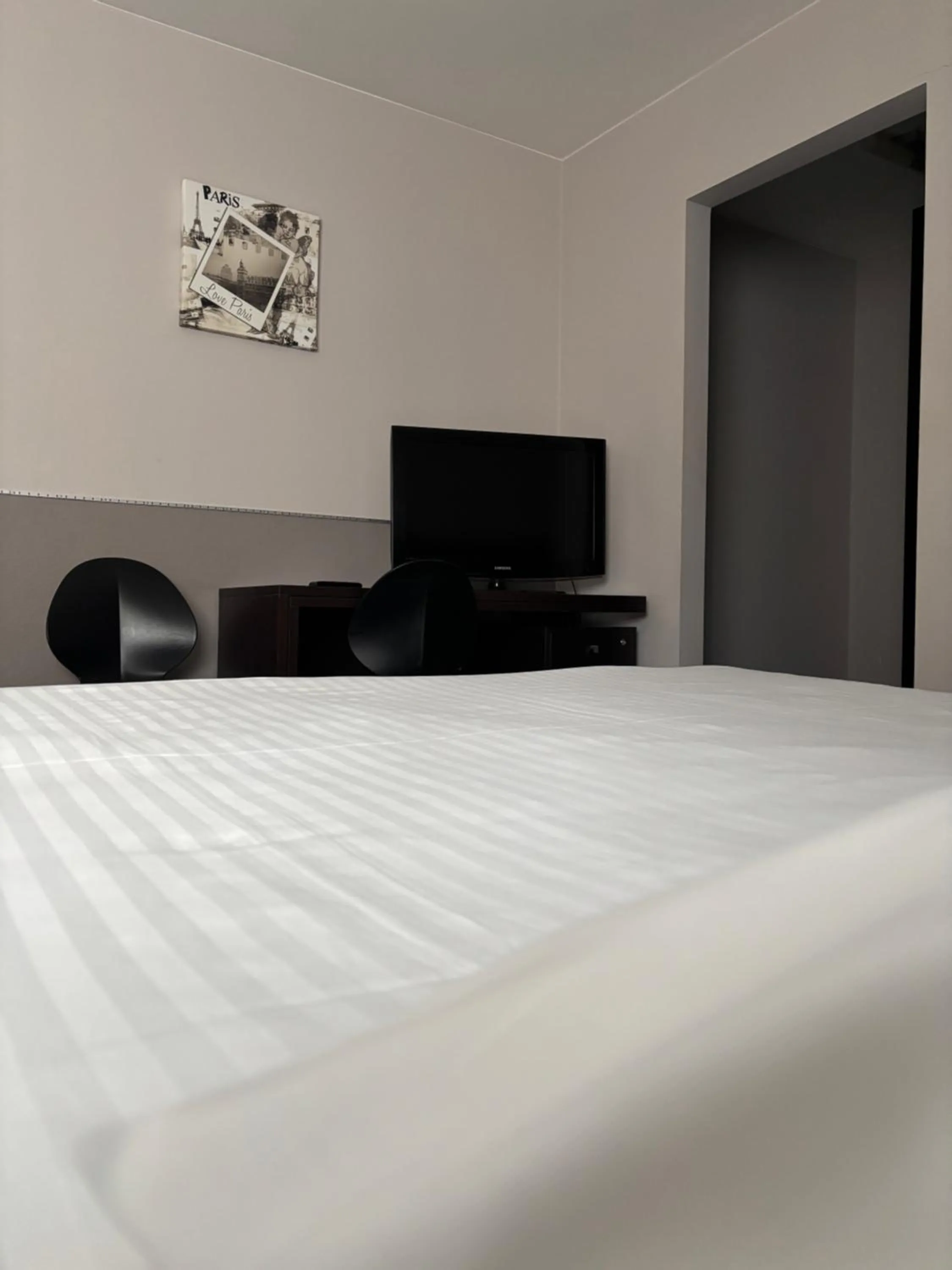 Bed in Hotel La Louve