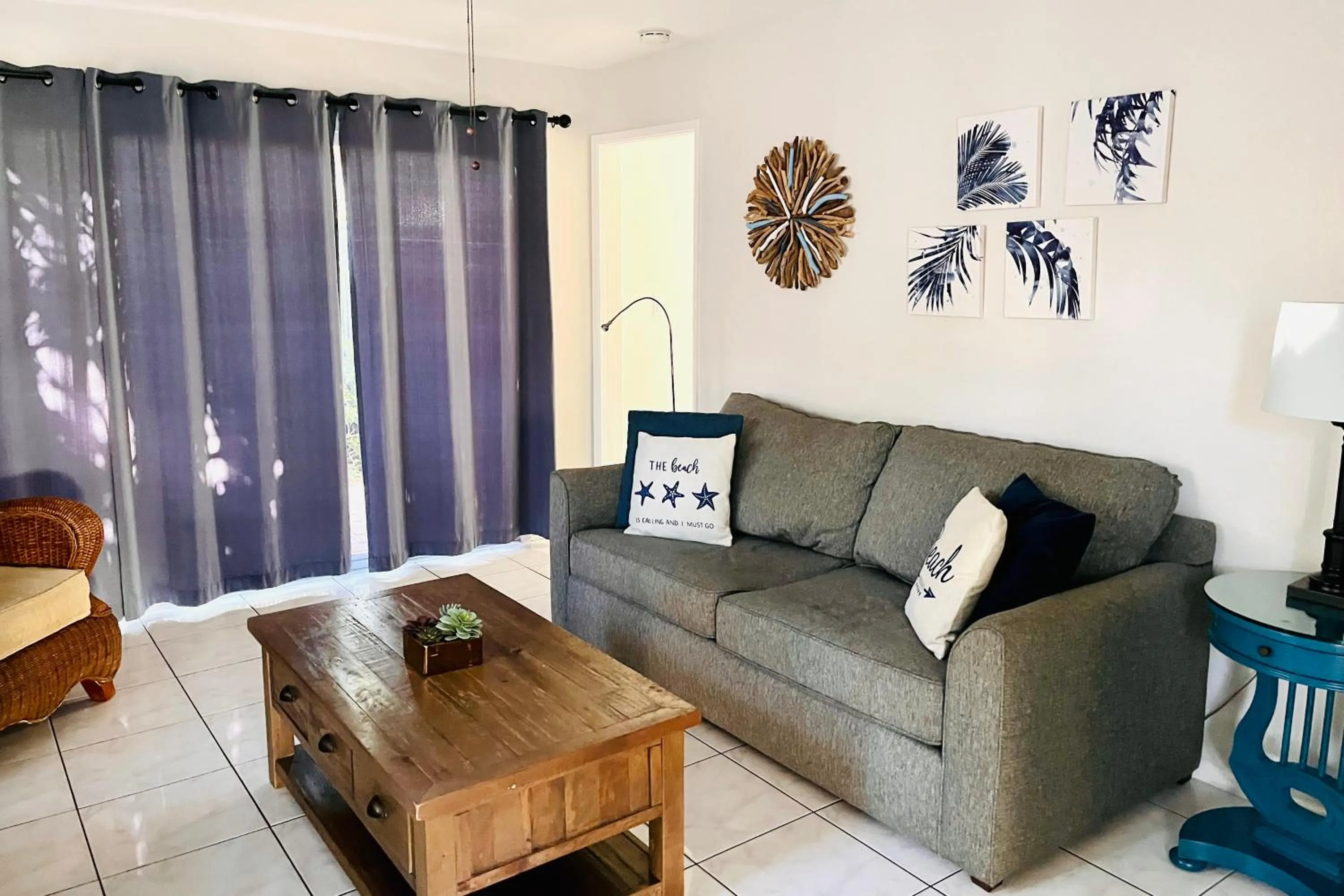 Living room in 4145 By The Sea Inn & Suites