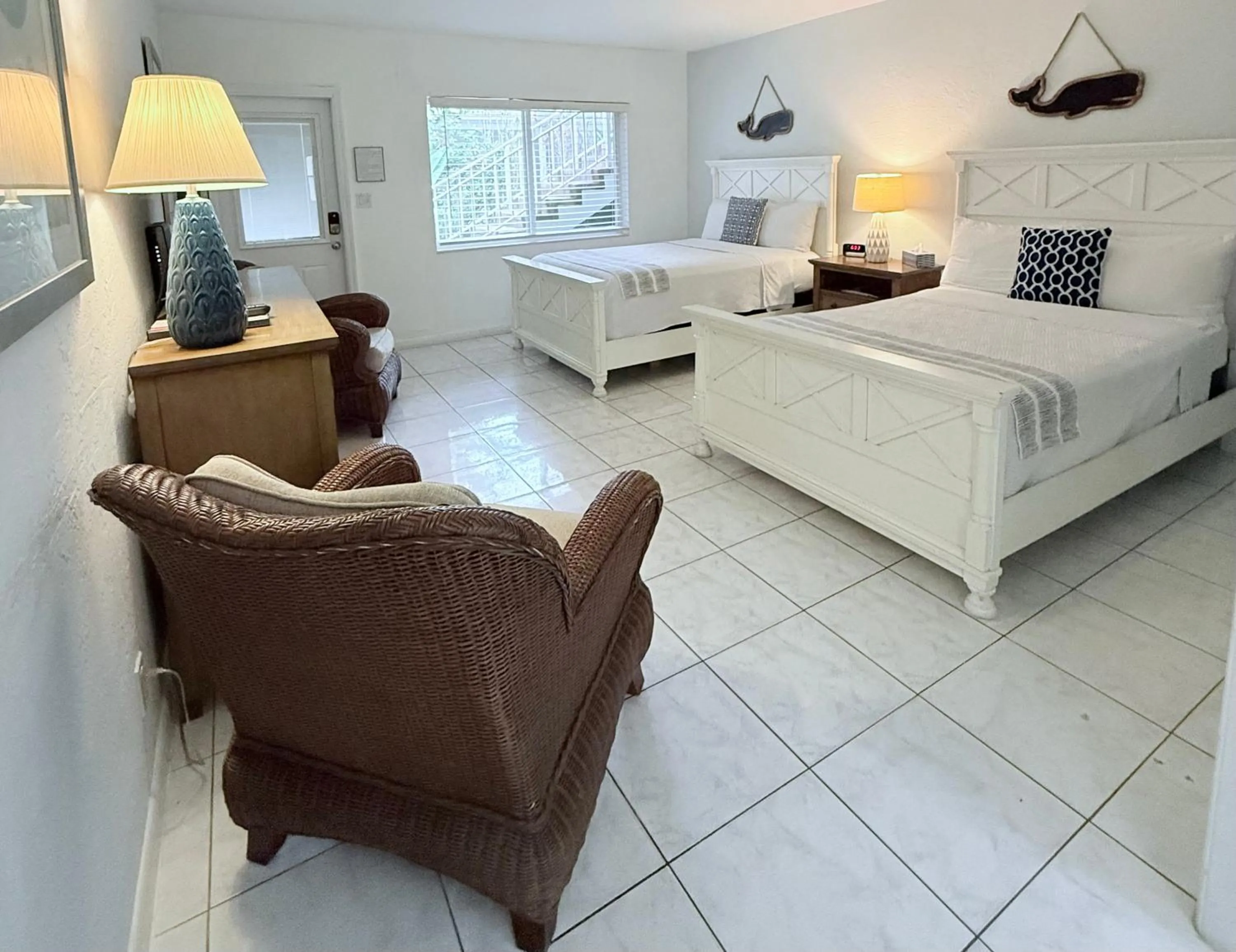 Bedroom, Bed in 4145 By The Sea Inn & Suites