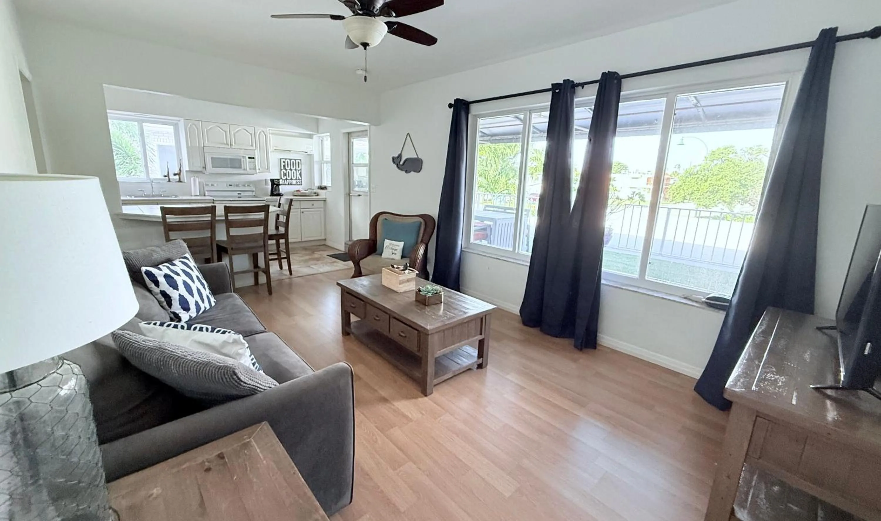 Living room in 4145 By The Sea Inn & Suites