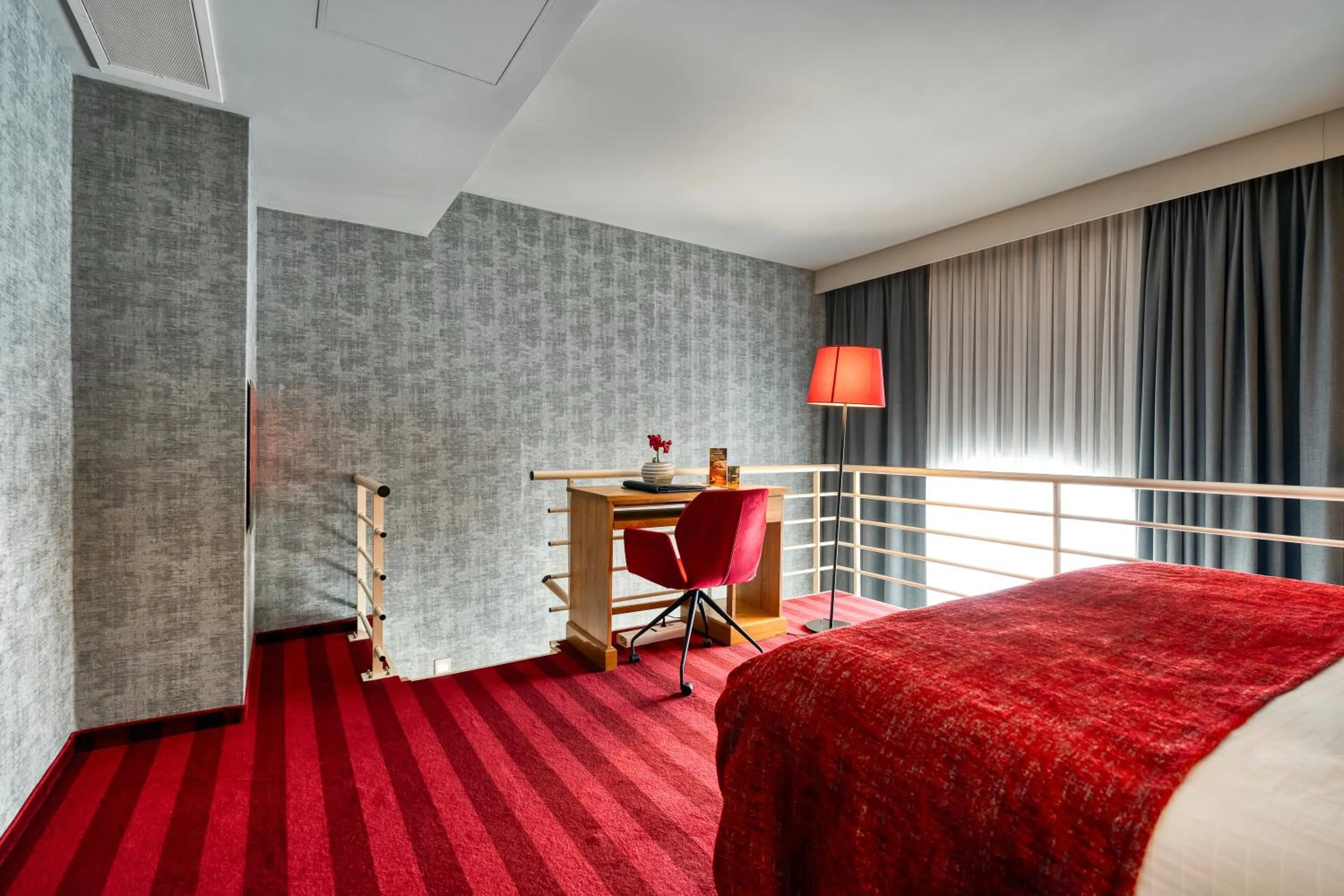 Bedroom, Bed in Hotel Verviers Van der Valk