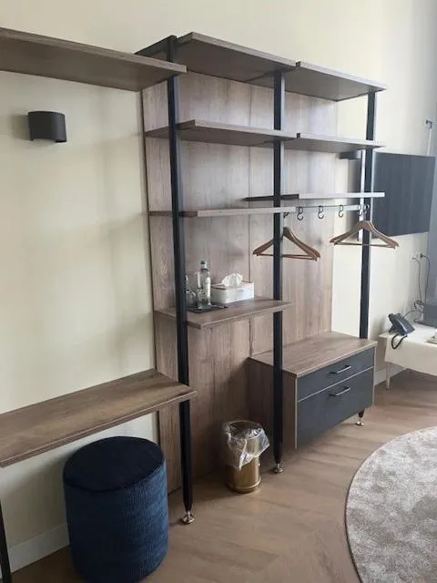 wardrobe in Amaryllis Hotel Veurne