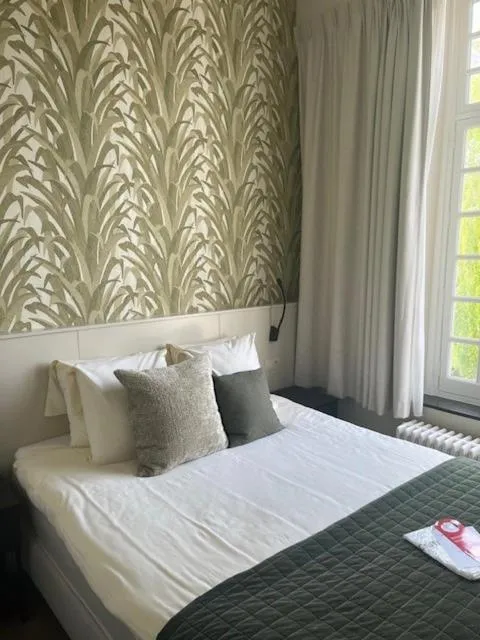 Bed in Amaryllis Hotel Veurne